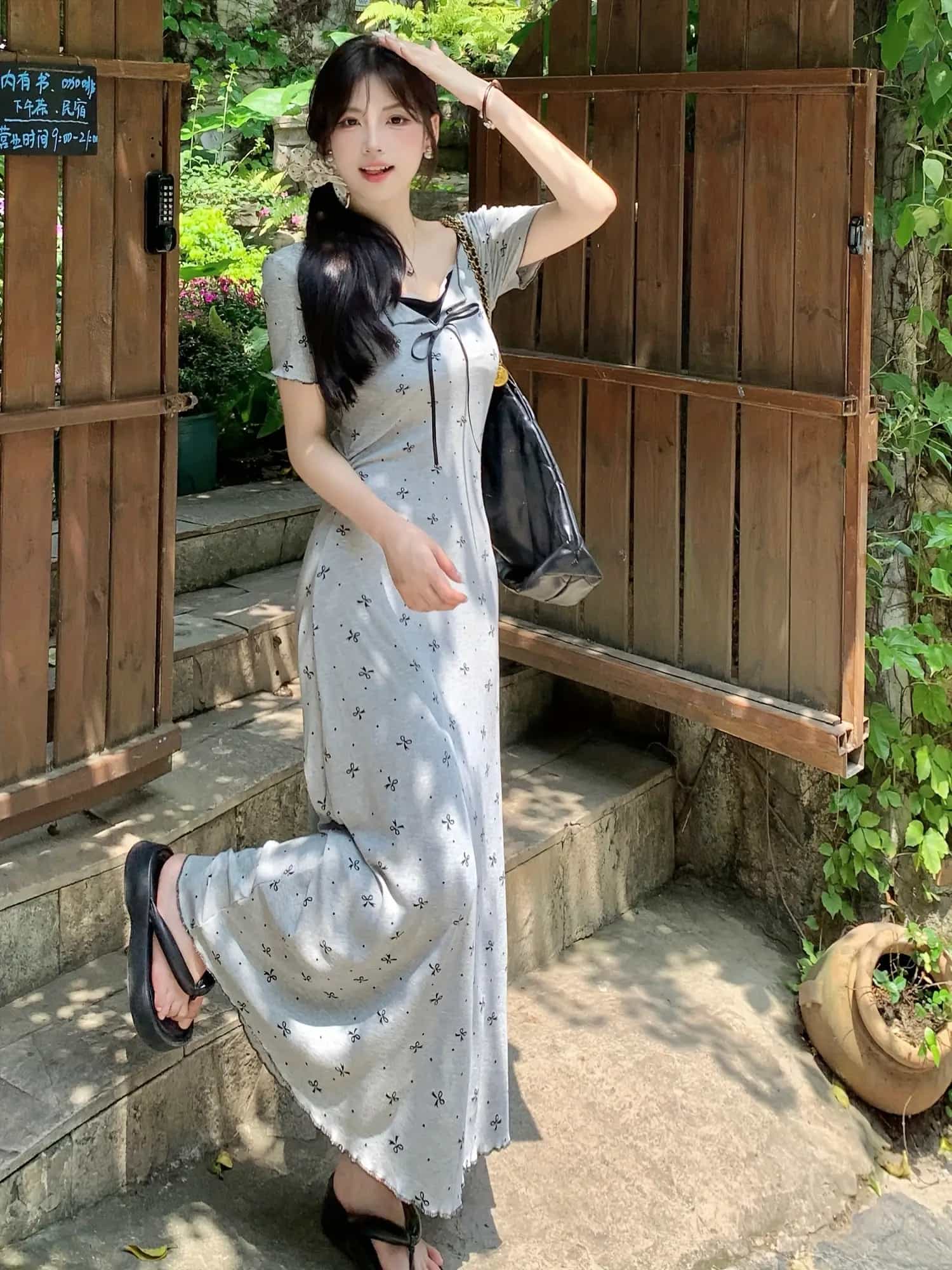 【蝶々リボン柄】ロングワンピース マキシワンピース レディース 半袖 Ｖネック 韓国ファッション 大人可愛い フェミニン 裾ふんわり Ａライン ゆったり 体型カバー 着痩せ 細見え 楽ちん 涼しい 夏服 春夏秋 普段着 デート お出かけ きれいめ ワンピ ２０代 ３０代