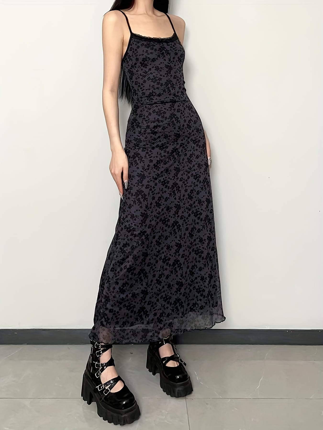 【Y2Kレトロ】 キャミソールワンピース 花柄 レース ロングワンピース レディース キャミワンピ マキシワンピ Ｖネック タイト スリム ノースリーブ 重ね着 ストレッチ 伸縮性 洗える シワになりにくい 体型カバー 着痩せ 細見え 華奢見え デート お出かけ 旅行