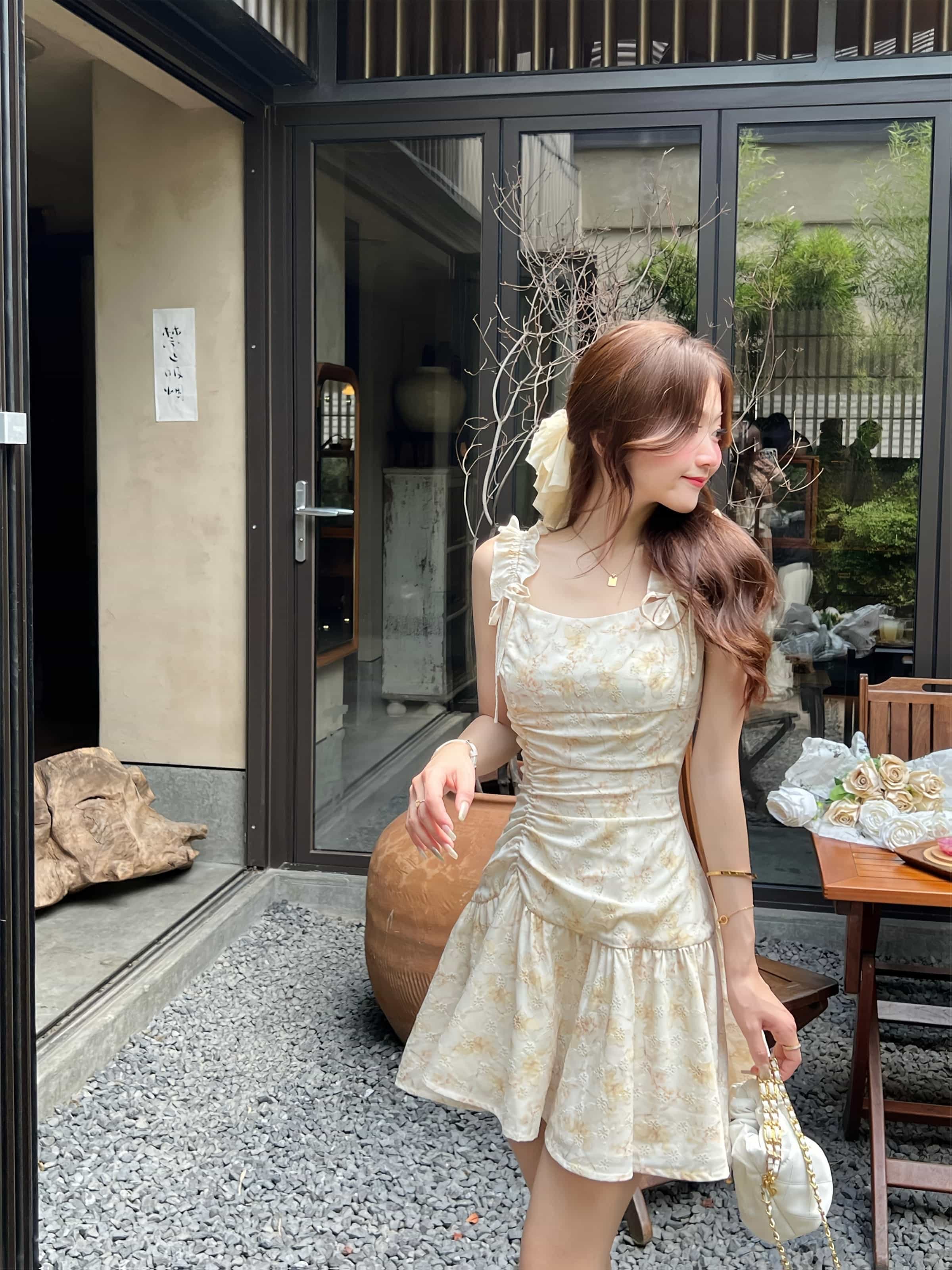 【大人可愛い】ワンピース レディース 花柄 キャミソールワンピース ミニ ショート丈 フレンチガーリー シャーリング フリル スクエアネック ノースリーブ Aライン ワンピ 体型カバー 着痩せ 細見え ウエストマーク 涼しい リゾート 旅行 海 ビーチ フェミニン デート