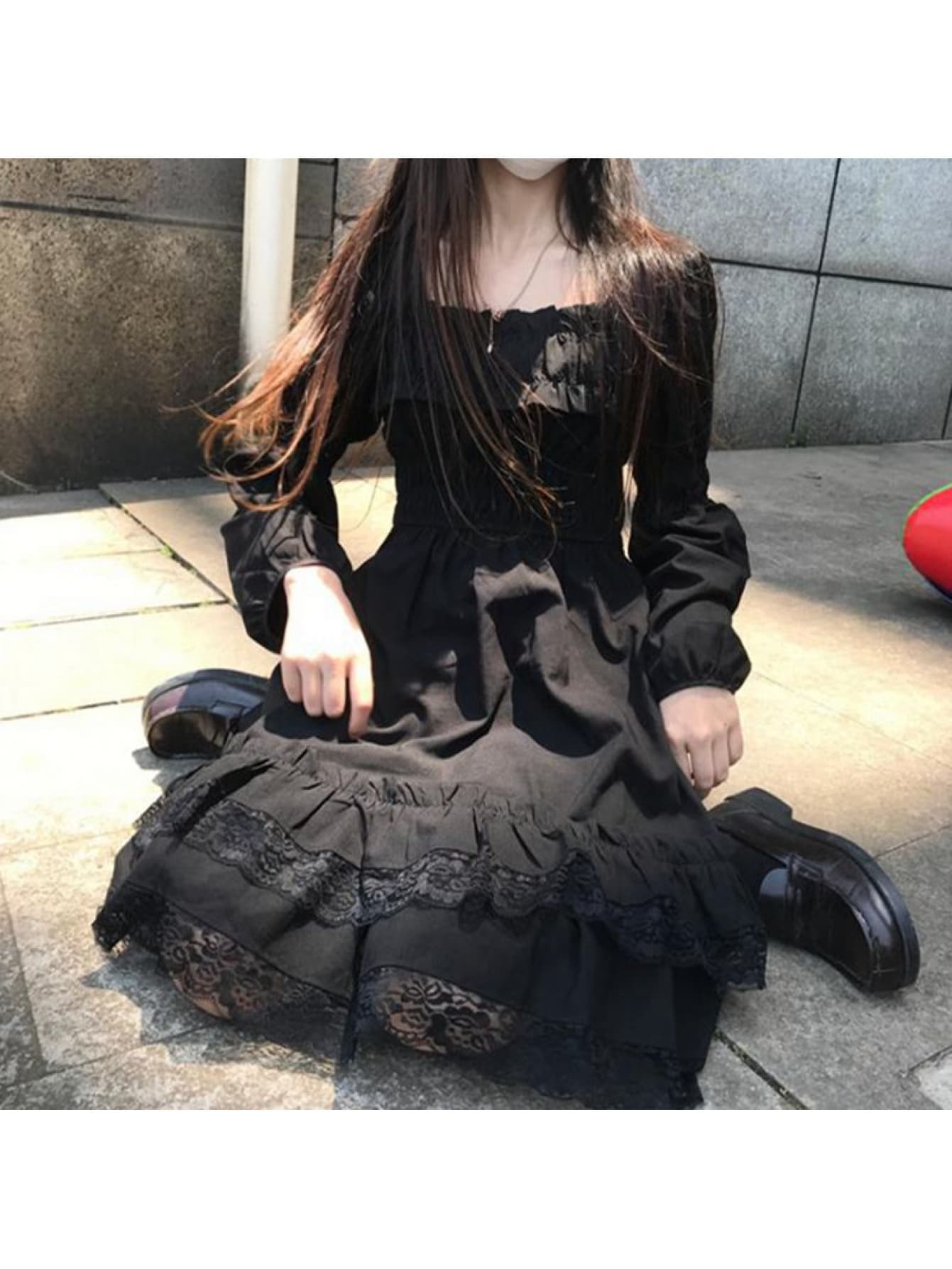 【フレンチガーリー】ワンピース レディース 黒 ブラック ミニワンピース 膝丈 Aライン レース フリル スクエアネック 長袖 シャーリング ウエストゴム 地雷系 量産型 レトロ ヘプバーン風 大人可愛い 体型カバー 着痩せ 細見え 脚長効果 華奢見え パーティー お呼ばれ
