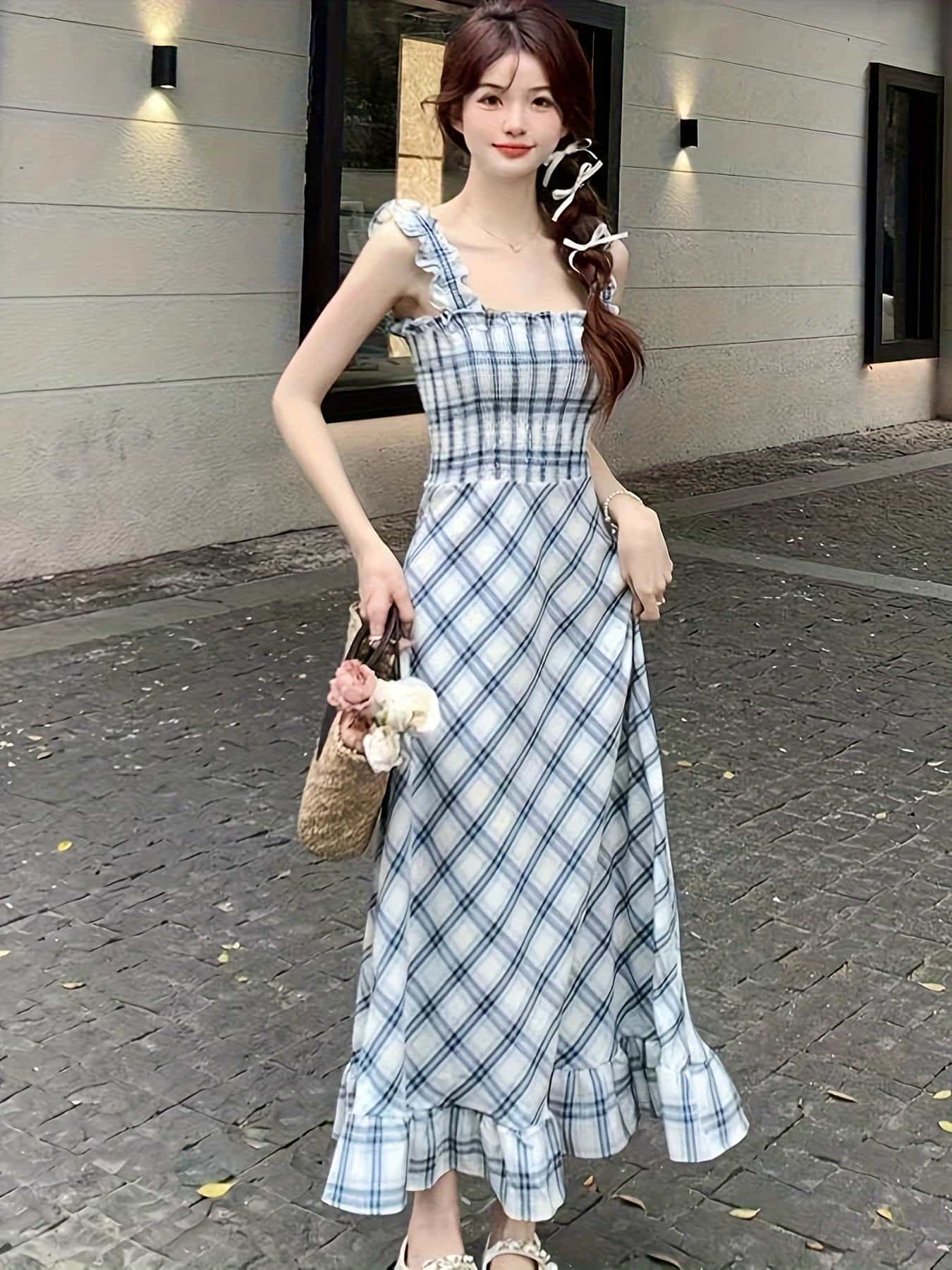 【大人可愛い】キャミワンピース ロング丈 ギンガムチェック ワンピース 夏 リゾート サマードレス マキシワンピ 背中あき 肩出し キャミソール ワンピ チェック柄 ティアード 裾フリル Aライン シャーリング 伸縮性 体型カバー 着痩せ 華奢見え デート 女子会 旅行