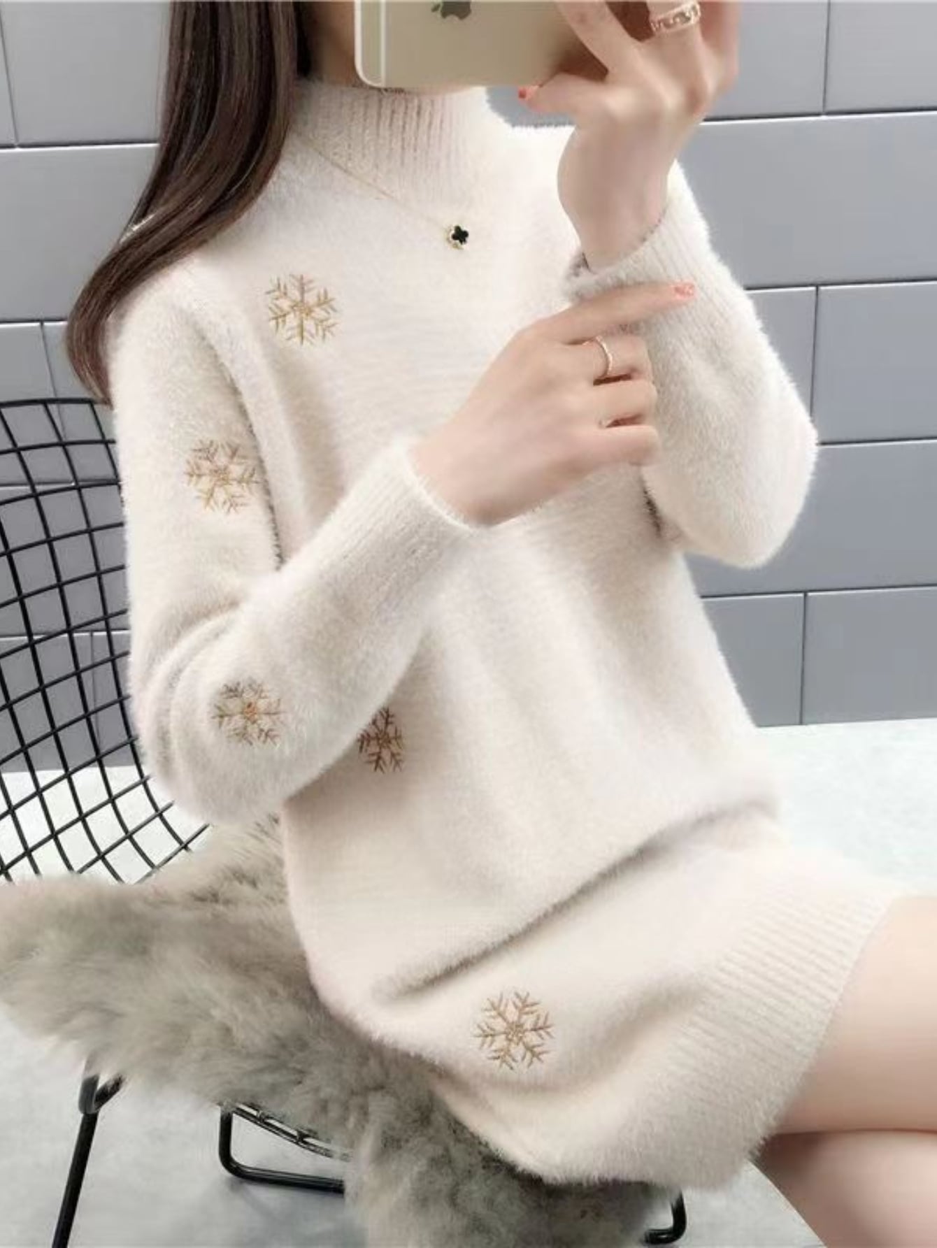 【ふんわり暖か】ニット チュニック レディース セーター ハイネック 雪の結晶柄 スノー柄 トップス ワンピース ニットワンピ プルオーバー 長袖 厚手 シャギー モヘアタッチ ボトルネック 体型カバー お尻が隠れる 着痩せ ゆったり 暖かい 防寒 普段使い 通勤 デート 8,339円