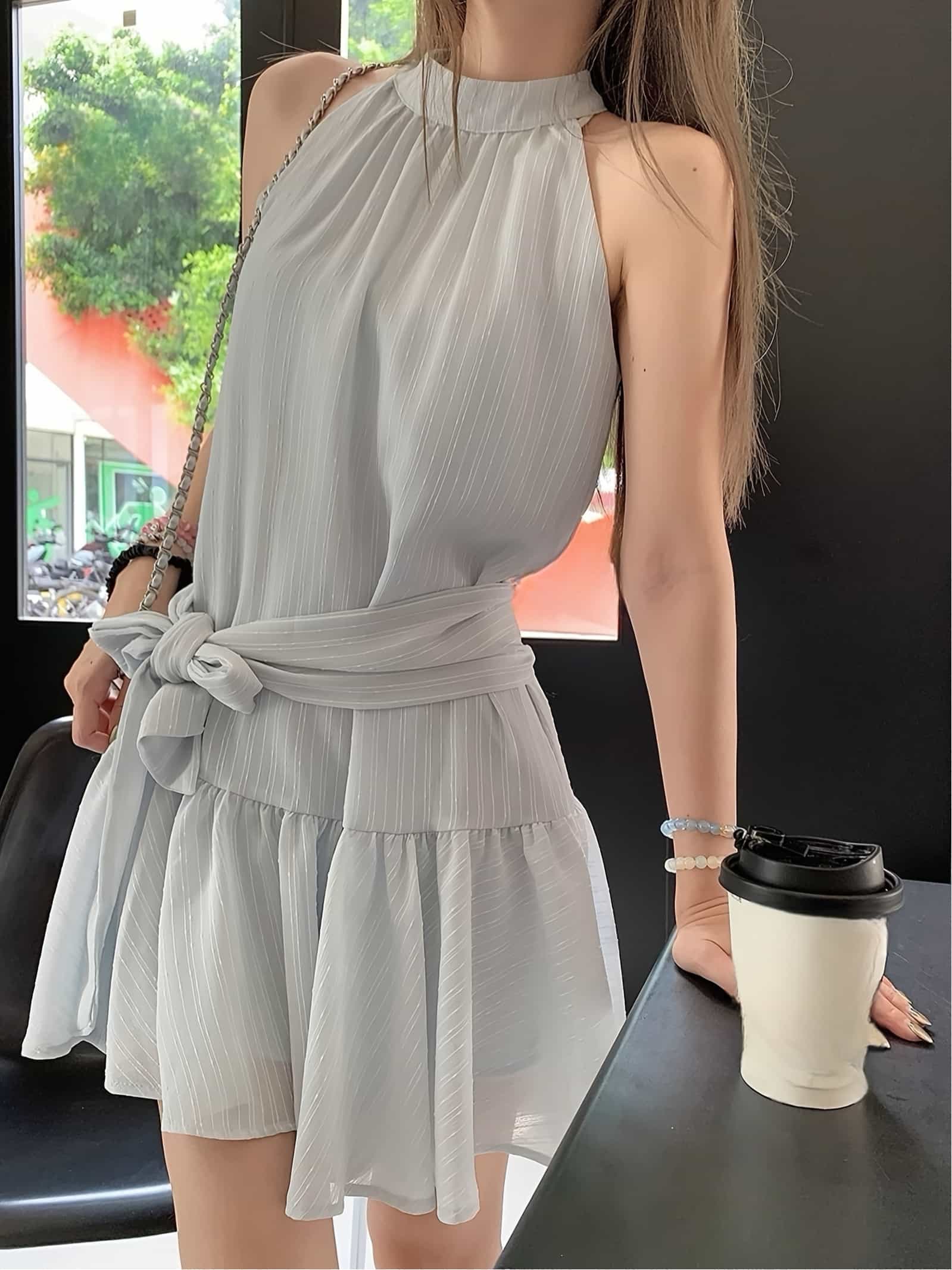 【大人可愛い】ワンピース レディース 夏 ホルターネック ノースリーブ ミニ丈 ショート丈 Ａライン ティアード ウエストリボン リボン ハイネック アメリカンスリーブ ストライプ サックス 水色 ライトブルー きれいめ フェミニン セクシー エレガント リゾート 海