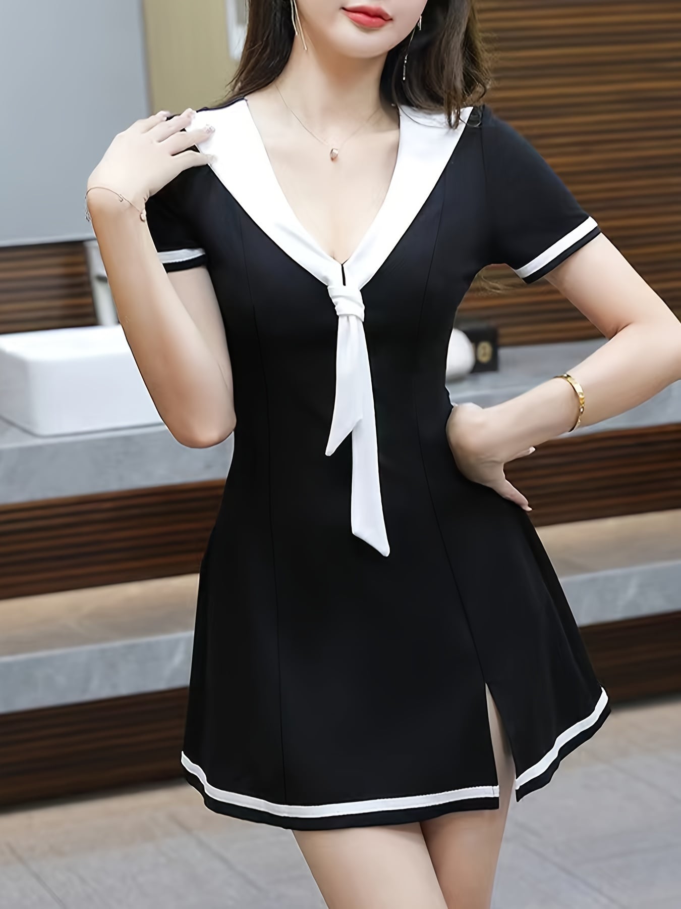 【セーラー風】ワンピースレディースミニワンピースタイトワンピース制服風スクールコスプレ衣装キャバドレスナイトドレスＶネック半袖膝上ミニ丈スリットバイカラー着痩せ細見え美脚体型カバー脚長効果ウエストマークくびれセクシー大人可愛いきれいめイベントパーティ｜Yokos