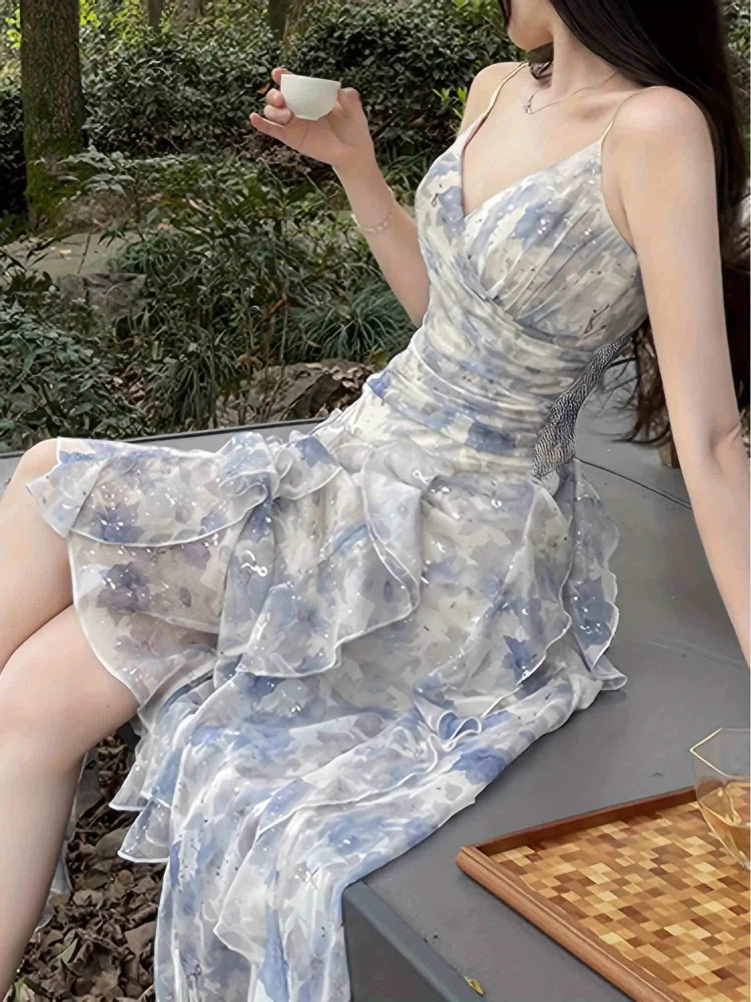 【リゾート映え】花柄 キャミワンピース ロング レディース スパンコール ティアード フリル ワンピ マキシ丈 Aライン アシンメトリー Vネック シャーリング 背中あき セクシー フェミニン 大人可愛い きれいめ 体型カバー 着痩せ 細見え 華奢見え 海 ビーチ 旅行