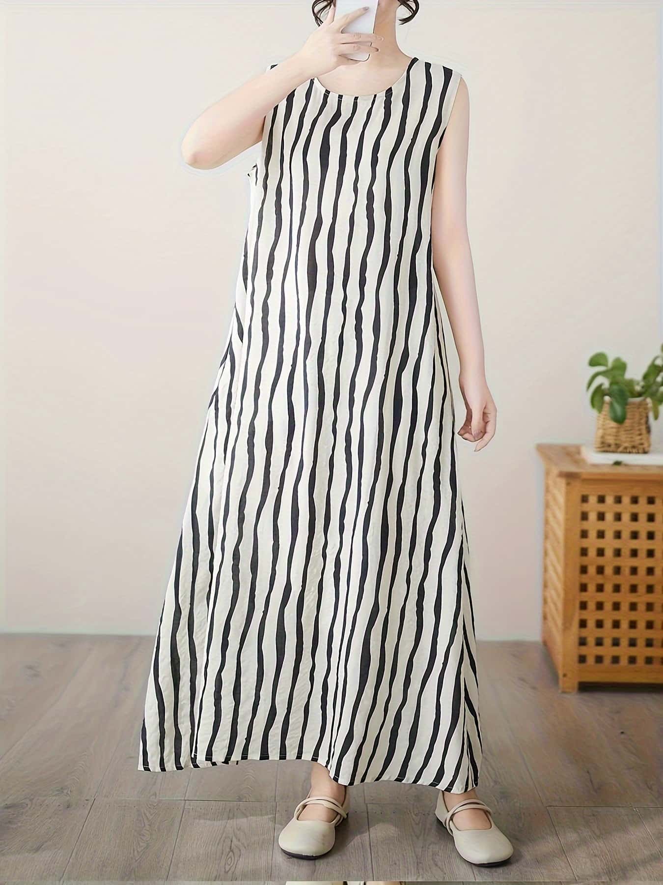 【ストライプ柄】 ワンピース 夏 レディース ノースリーブ マキシ丈 ロングワンピース Aライン 縦縞 ゼブラ柄 ゆったり 大きいサイズ 体型カバー 着痩せ 細見え 涼しい 接触冷感 クルーネック 綿混 リネンタッチ 部屋着 ルームウェア ワンマイルウェア 旅行 海 ビーチ