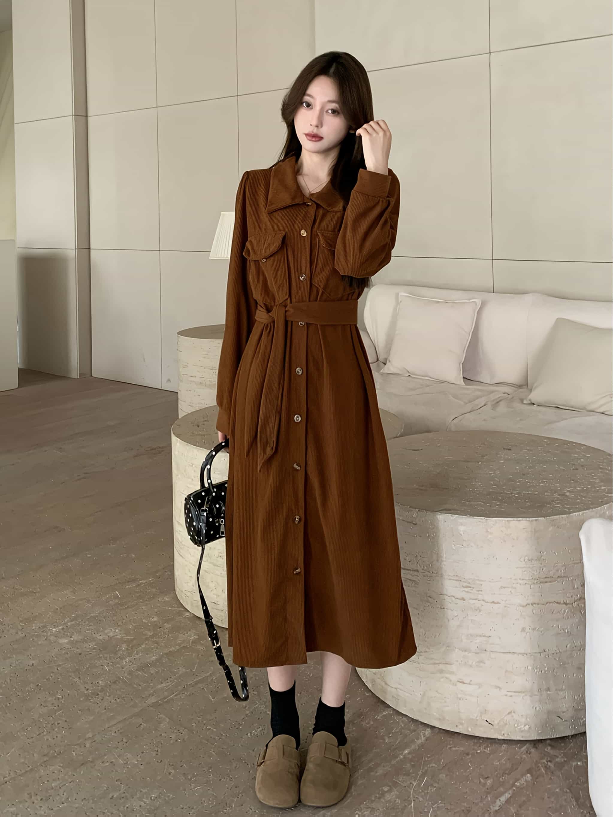 【レトロ可愛い】 コーデュロイ ワンピース ロング 秋冬 シャツワンピース 襟付き 長袖 前開き ウエストマーク リボンベルト レディース マキシ丈 Aライン 体型カバー 着痩せ 細見え きれいめ カジュアル オフィス 通勤 OL デート お出かけ 無地