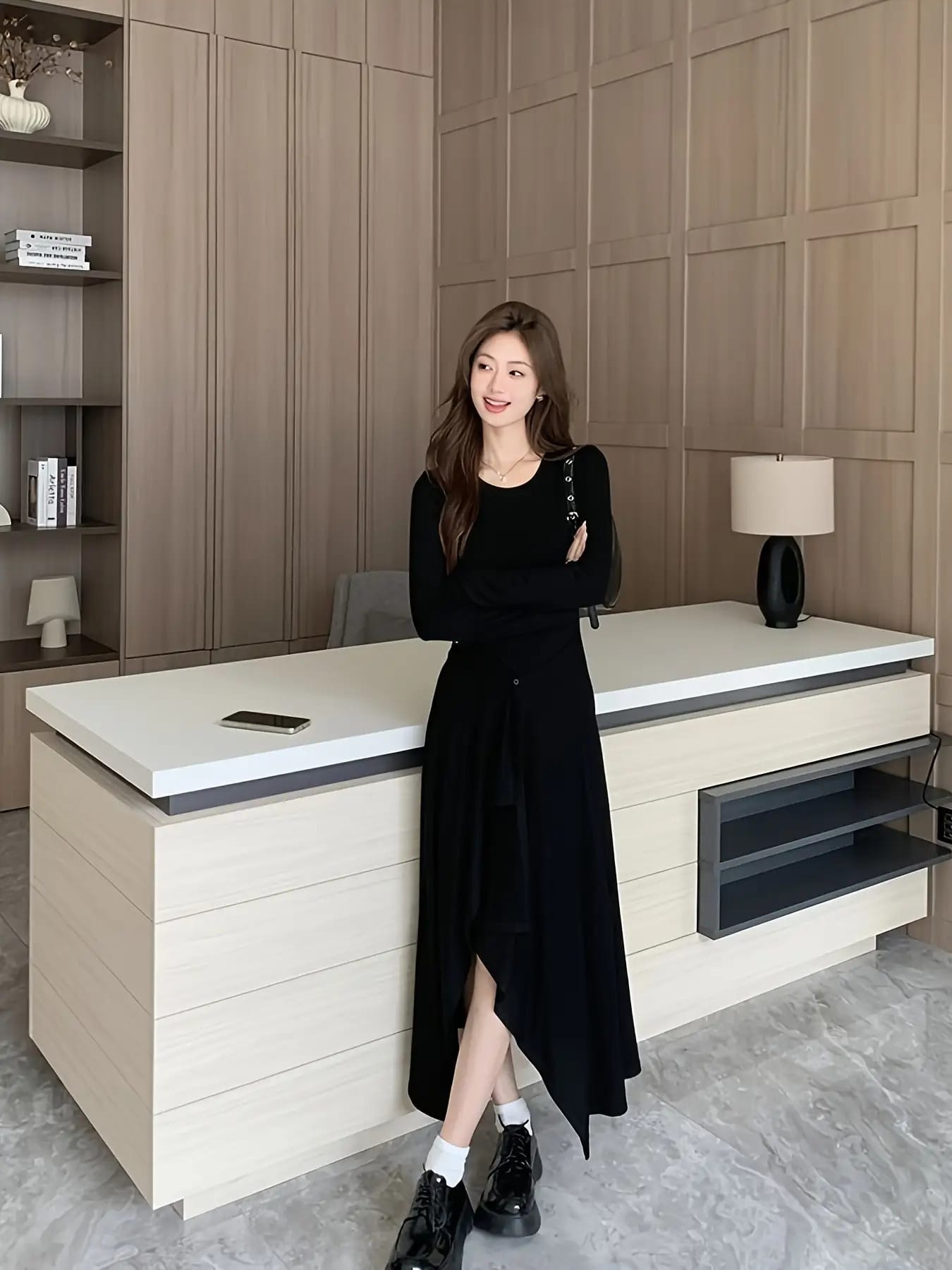 【モード服】ワンピース レディース ロングワンピース 長袖 アシンメトリー イレギュラーヘム Aライン ミモレ丈 マキシ丈 ブラック 黒 無地 クルーネック 丸首 ストレッチ ゆったり 体型カバー 細見え 低身長 綺麗め 大人可愛い エレガント クラシカル 通勤 オフィス