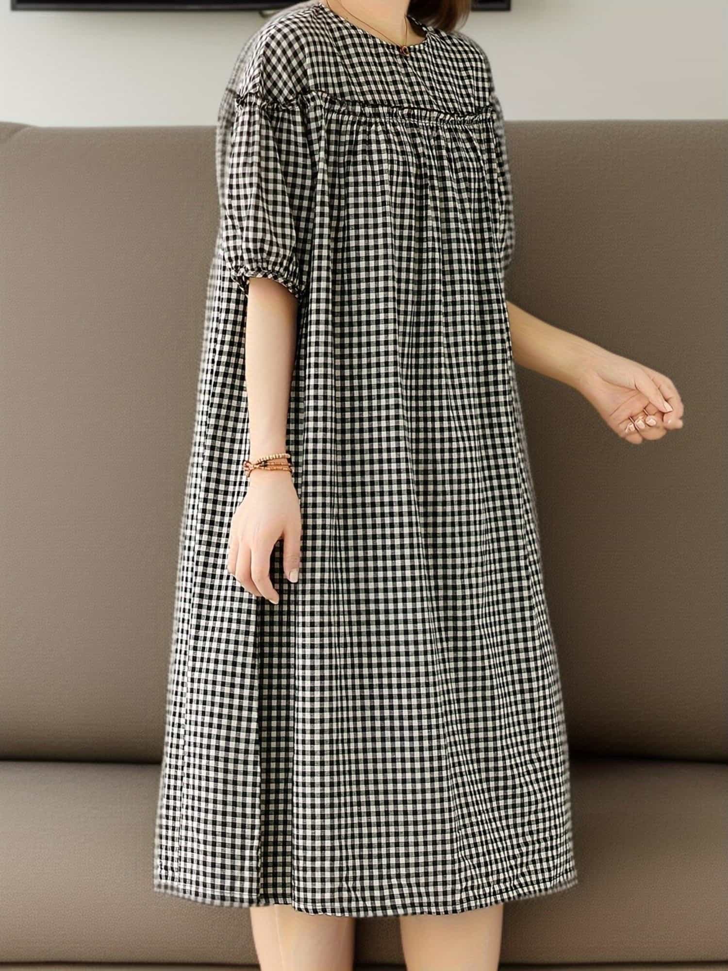 【大人可愛い】ギンガムチェック ワンピース レディース 半袖 ロング クルーネック ギャザー シャーリング ゆったり 体型カバー 着痩せ 大きいサイズ 綿麻風 コットン リネンタッチ チェック柄 カジュアル Aライン 涼しい 春夏 ボリューム袖 5分袖 ナチュラル 30代