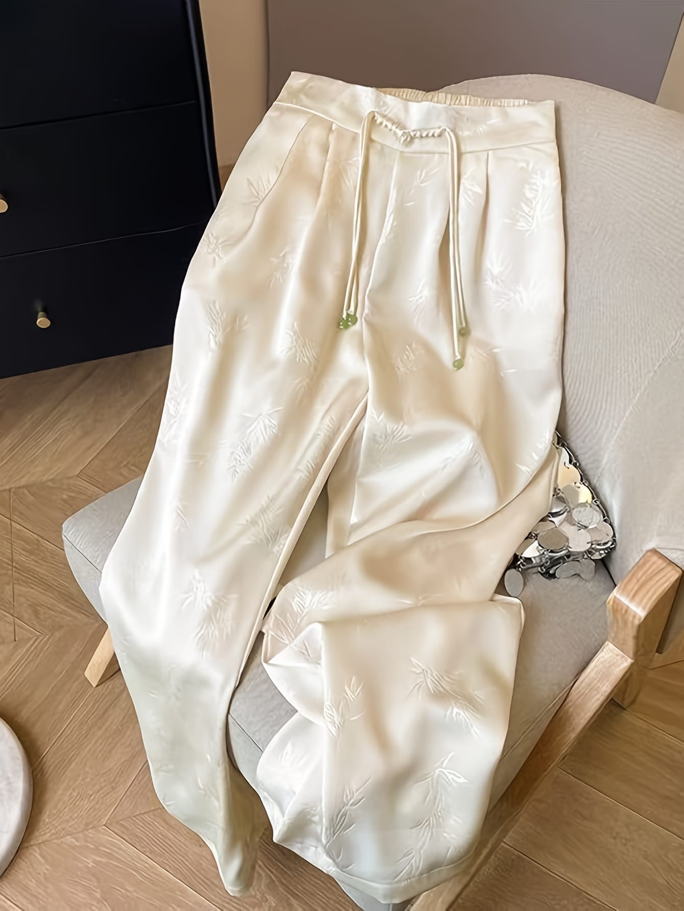 ワイドパンツ レディース サテン風 ジャガード パンツ ロング ズボン ハイウエスト ドロスト ウエストゴム ボトムス ストレート ガウチョ バギー リーフ柄 落ち感 ゆったり 体型カバー 着痩せ 細見え 脚長 美脚 楽ちん 涼しい オフィス 通勤 OL きれいめ カジュアル