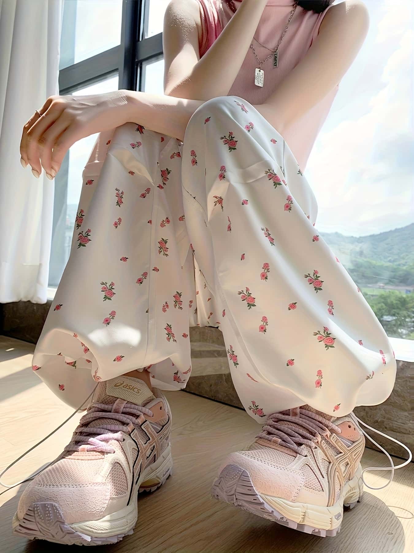 【花柄カーゴ】 ジョガーパンツ レディース カーゴパンツ ワイドパンツ 花柄 小花柄 バラ ワークパンツ ズボン ボトムス ハイウエスト ウエストゴム 裾絞り ドロスト 楽ちん ゆったり リラックス 体型カバー 着痩せ 細見え 脚長 美脚 速乾 ドライ 春 夏 秋 スポーツ