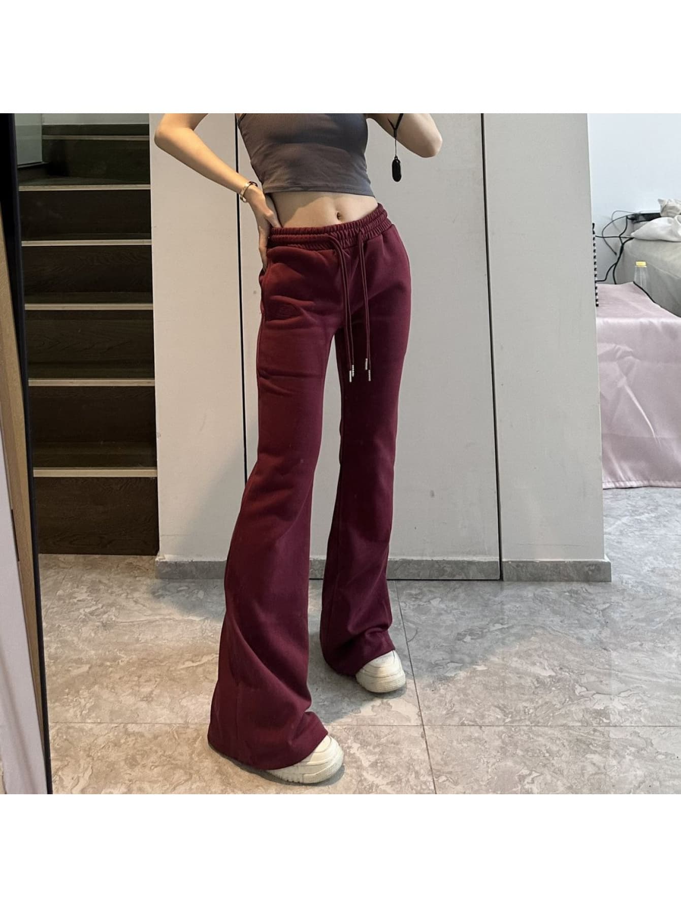 スウェットパンツ レディース ブーツカット ワイドパンツ ベルボトム ハイウエスト ウエストゴム ズボン ボトムス ロングパンツ 長ズボン ドロスト 紐 楽ちん ストレッチ 伸縮性 体型カバー 着痩せ 脚長 美脚 落ち感 バーガンディ ワインレッド カジュアル スポーツ