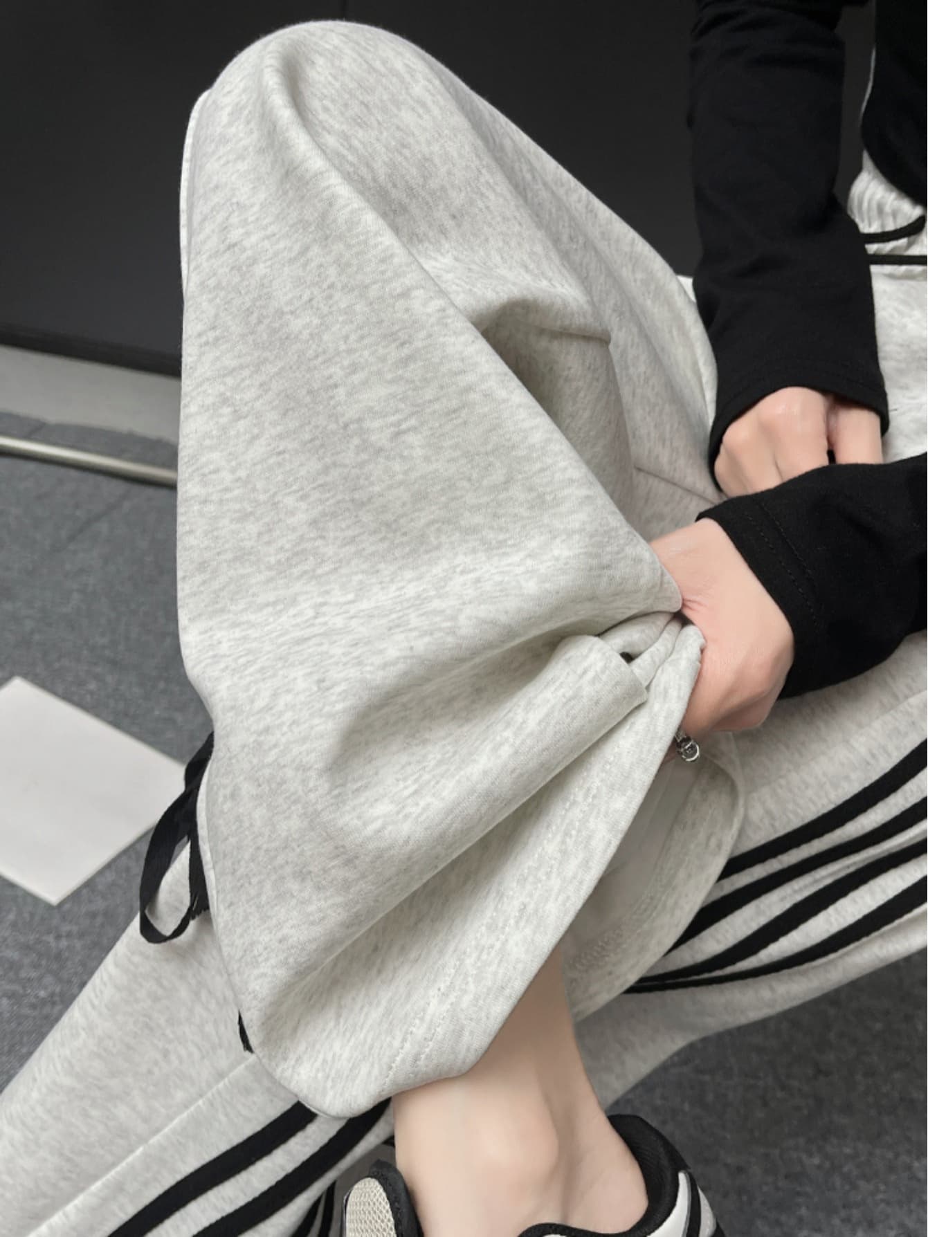 【裾リボン×サイドライン】 スウェットパンツ レディース ワイドパンツ ジャージ 下 ズボン ボトムス ラインパンツ リボン 裾絞り ゆったり 体型カバー 着痩せ 脚長 楽ちん ウエストゴム 部屋着 ルームウェア ダンス スポーツ カジュアル 韓国 春 夏 秋 冬 10代 20代