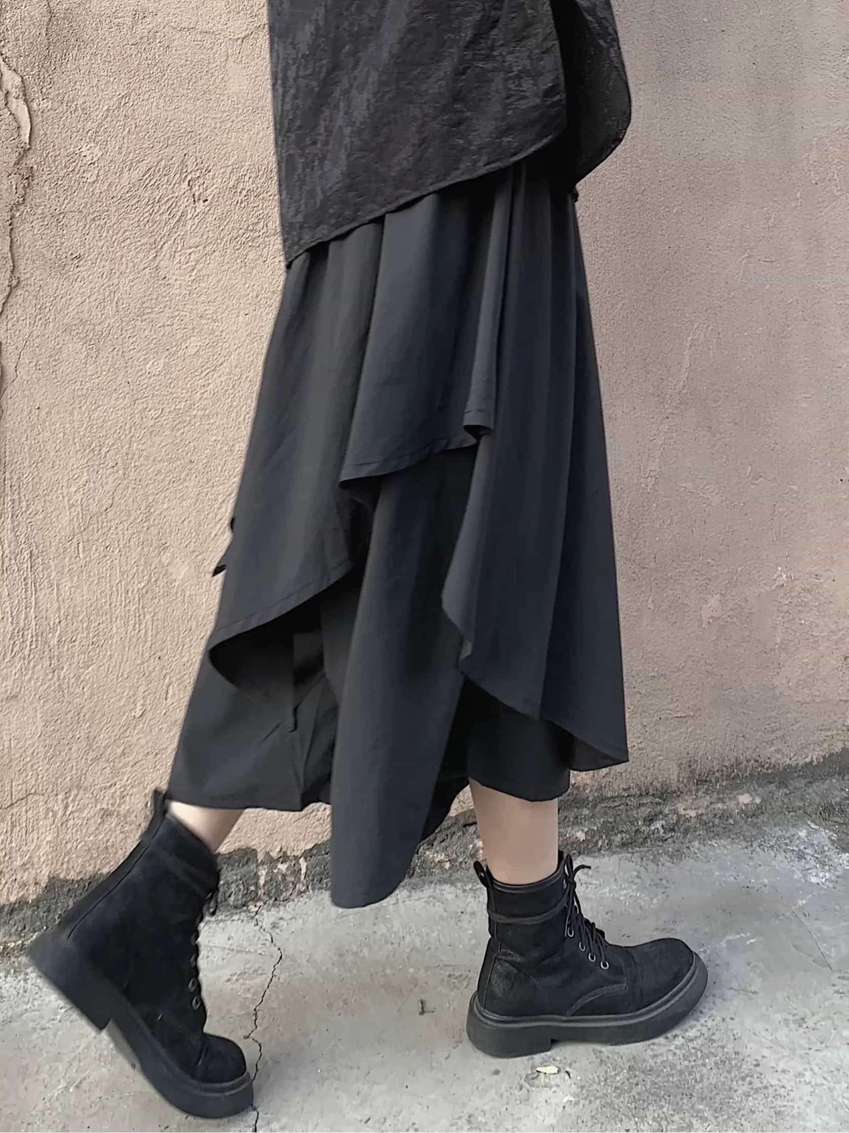 【モード系】ワイドパンツ レディース 袴パンツ ガウチョパンツ アシンメトリー 不規則 変形 レイヤード スカートパンツ ズボン ボトムス 七分丈 クロップドパンツ ゆったり 体型カバー 着痩せ 細見え ウエストゴム 楽ちん 涼しい 薄手 黒 ブラック 個性的 ライブ 舞台