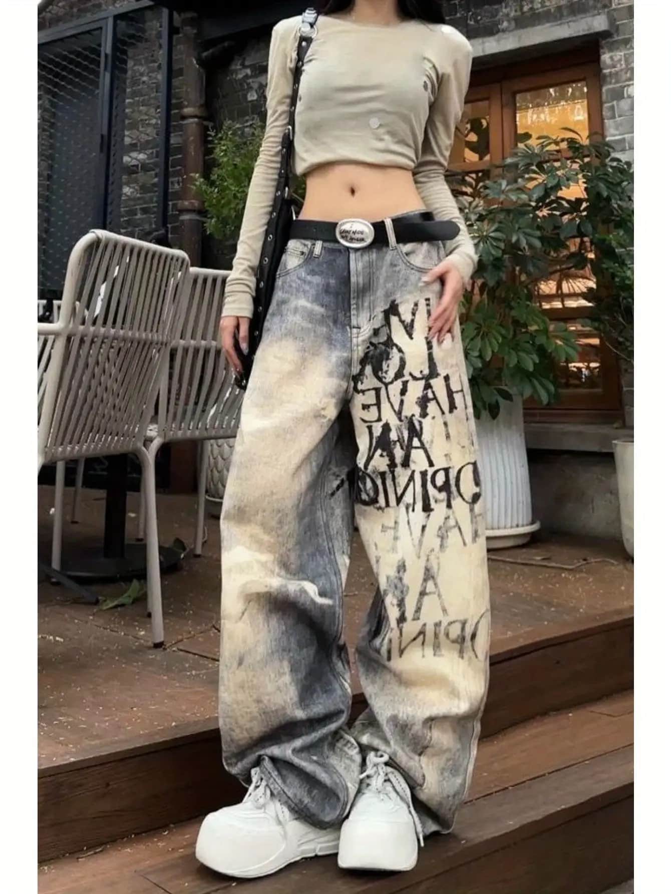 【グラフィティ】 デニムパンツ レディース ジーンズ ワイドパンツ 英字 ロゴ プリント ウォッシュ加工 ヴィンテージ風 ユーズド風 ルーズ ストレート バギーパンツ ズボン ジーパン ボトムス ロング丈 ゆったり 体型カバー 着痩せ 細見え 脚長 美脚 ストリート系 Y2K｜Yokos