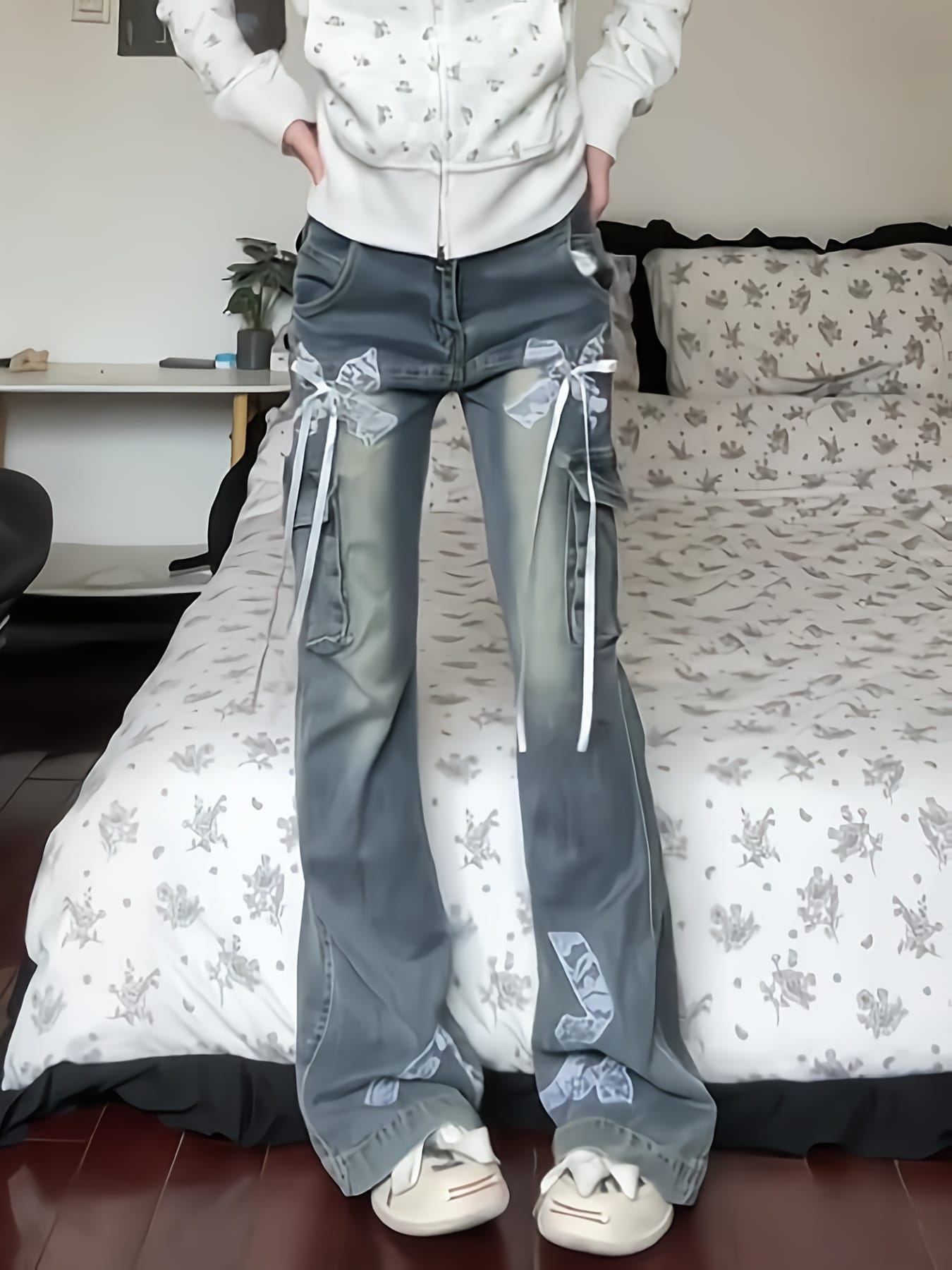 【リボン レース】デニム パンツ レディース ブーツカット ジーンズ ジーパン ベルボトム ズボン ボトムス y2k ストリート ビンテージ風 ウォッシュ加工 ユーズド感 着痩せ 脚長 美脚効果 細見え 体型カバー カジュアル 春 夏 秋 地雷系 サブカル 20代 裾広がり