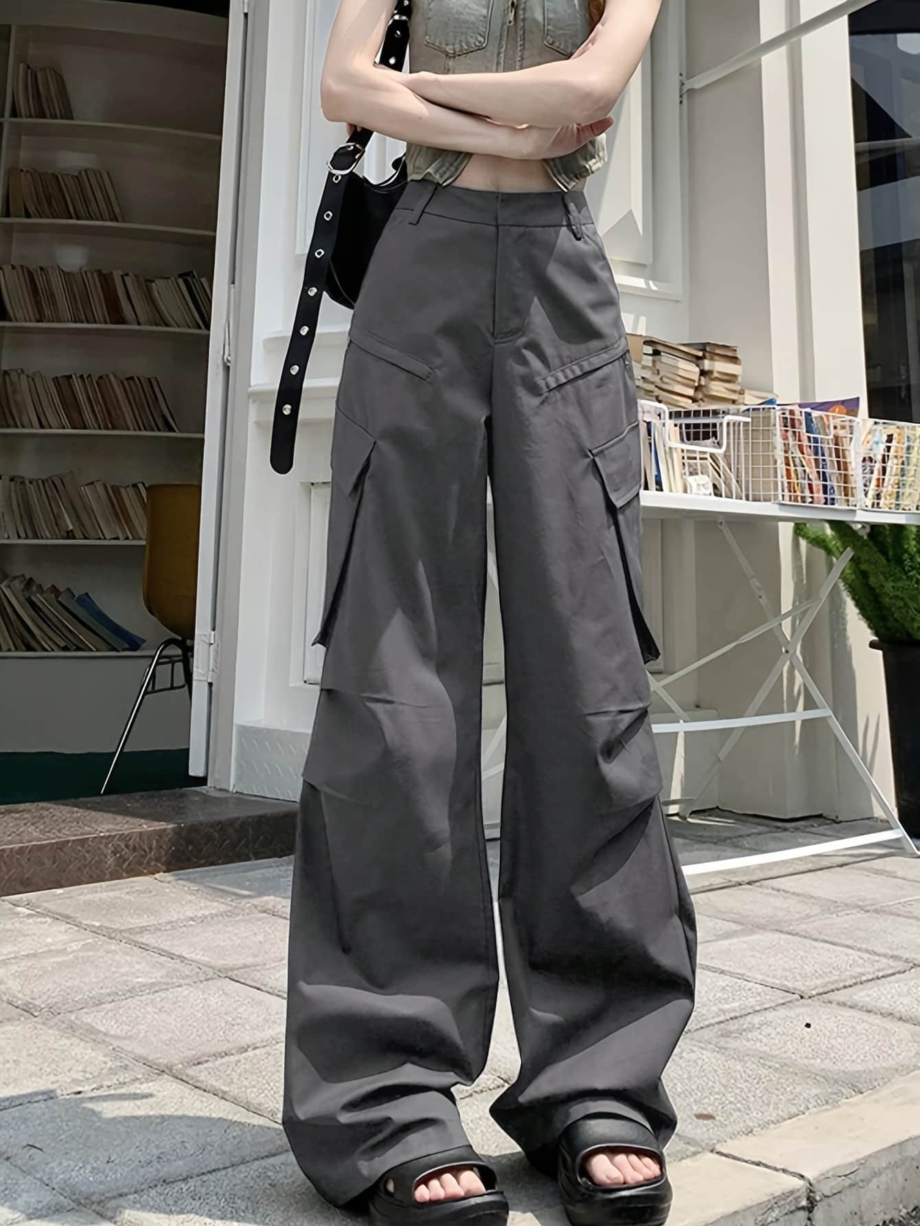 【脚長美脚】カーゴパンツ レディース ワイドパンツ ハイウエスト ワークパンツ ズボン ボトムス 多ポケット ミリタリー ゆったり ストリート カジュアル 韓国 体型カバー 着痩せ 細見え 春夏秋冬 20代 30代 グレー 無地 ダンス 衣装 アウトドア ロング ぱんつ