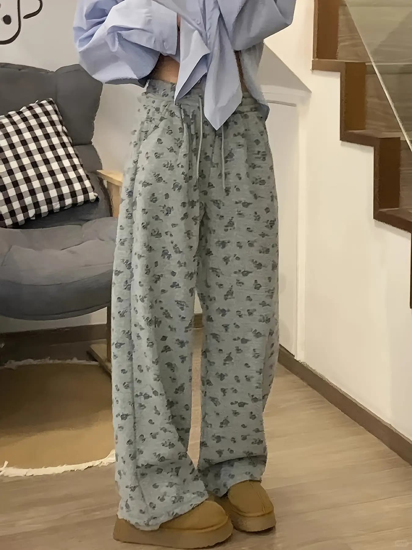 【花柄ワイド】 ワイドパンツ レディース 花柄 総柄 パンツ ズボン ボトムス ロングパンツ マキシ丈 ストレートパンツ リラックスパンツ ドロスト ハイウエスト ウエストゴム 楽ちん ゆるっと ゆったり 体型カバー 着痩せ 細見え 脚長 美脚 部屋着 ルームウェア
