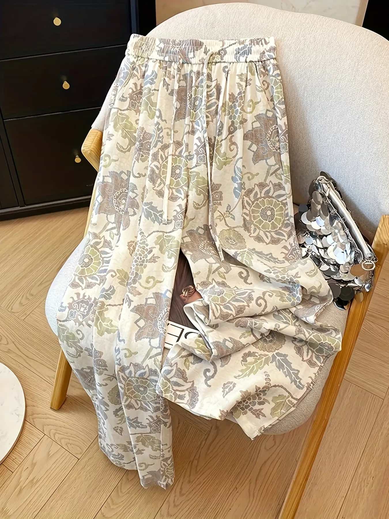 【2025春新作】ワイドパンツ レディース 花柄 イージーパンツ ウエストゴム 総柄 ボタニカル柄 ガウチョパンツ ズボン ロングパンツ ドロスト ゆったり 体型カバー 脚長 美脚 着痩せ 細見え 楽ちん カジュアル きれいめ エスニック ヴィンテージ風 リゾート 部屋着