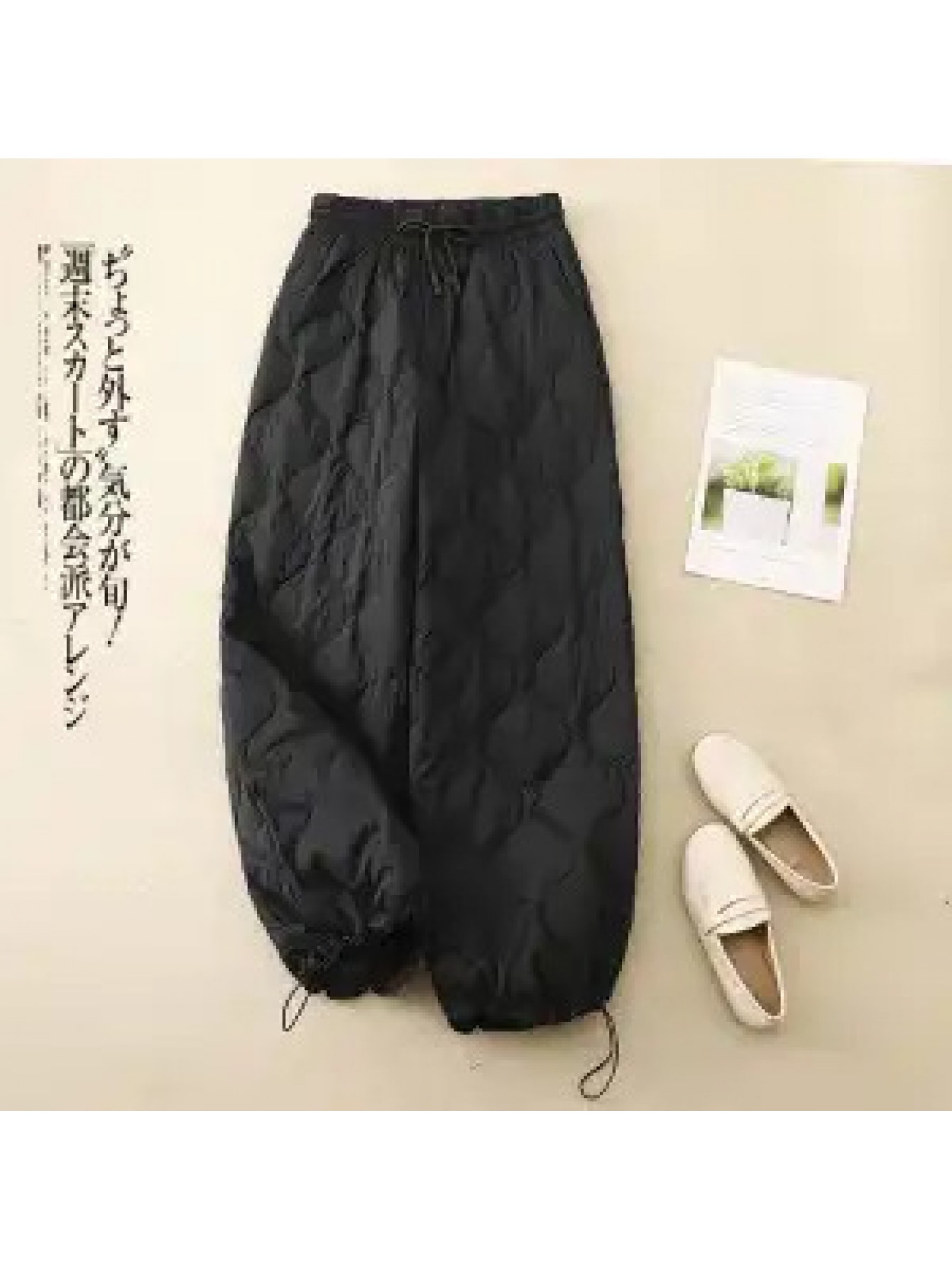 【暖かキルティング】 中綿パンツ レディース ダウン風パンツ 裾ドロスト バルーンパンツ ワイドパンツ ズボン ボトムス ダイヤキルト 幾何学 防寒 防風 厚手 保温 蓄熱 ウエストゴム 楽ちん ゆったり 体型カバー 着痩せ 秋冬 秋 冬 カジュアル 大人 きれいめ 部屋着