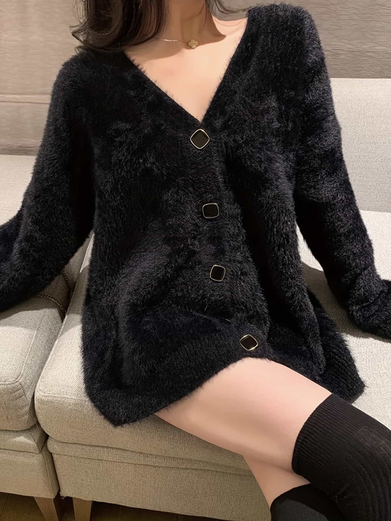【ふわふわ】 カーディガン レディース 秋冬 長袖 Vネック ニット シャギー ミンクタッチ 厚手 羽織り トップス もこもこ 暖かい 防寒 前開き ボタン ゆったり 体型カバー 着痩せ 華奢見え 二の腕カバー 大きいサイズ 無地 シンプル オフィス 通勤 OL 通学 デート
