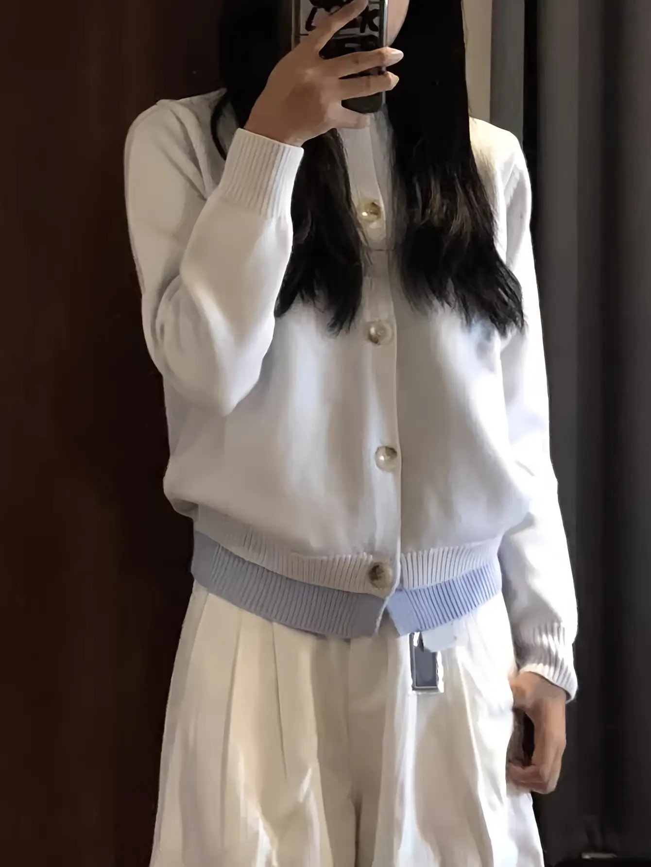 【重ね着風】 カーディガン レディース ニット セーター フェイクレイヤード トップス クルーネック 丸首 前開き 羽織り ライトアウター 裾リブ 配色 バイカラー 長袖 柔らかい 伸縮性 体型カバー 着痩せ 細見え 二の腕カバー オフィス 通勤 OL 普段着 お出かけ デート｜Yokos