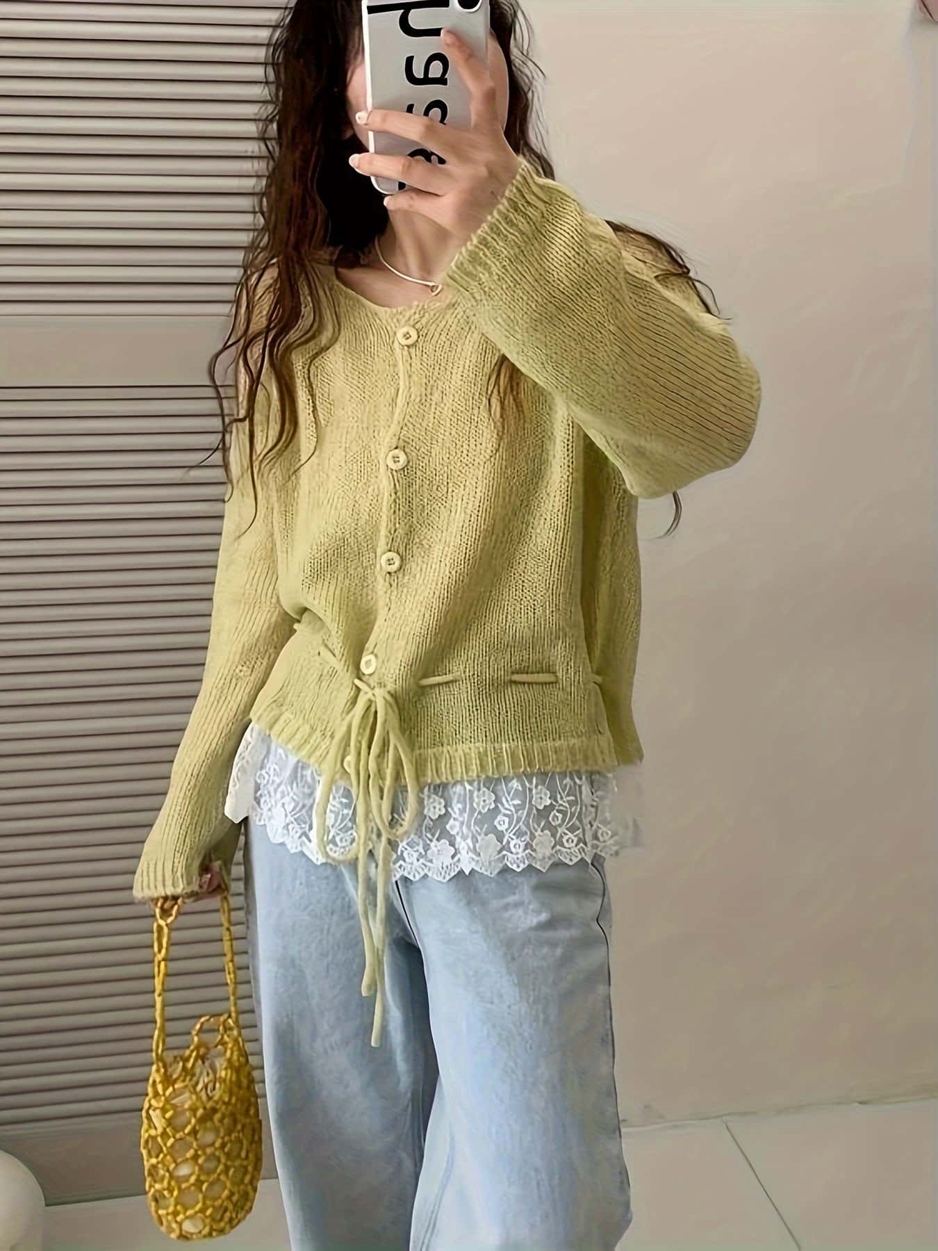 【大人可愛い】カーディガン レディース ニット トップス レース 切り替え ドッキング 重ね着風 クルーネック 丸首 長袖 前開き ウエストマーク リボン ドロスト 体型カバー 着痩せ 華奢見え 春 秋 春服 春物 韓国 きれいめ カジュアル イエロー グリーン 20代 30代