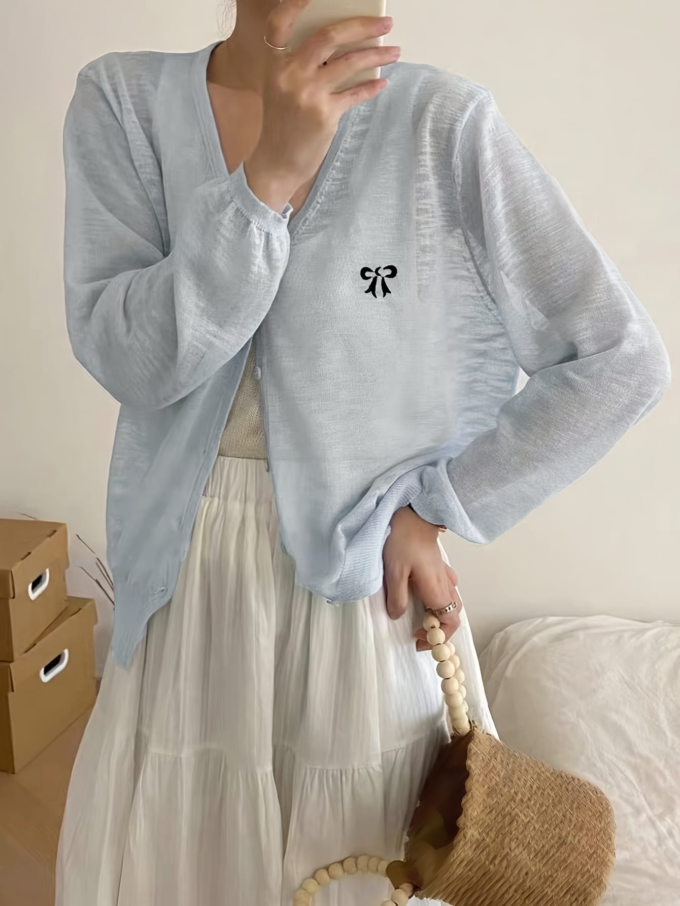 【リボン刺繍】 カーディガン レディース シアー ニット 春 夏 薄手 Vネック 羽織り トップス 長袖 透け感 シアーニット サマーニット ワンポイント 刺しゅう 前開き 紫外線対策 UV 日焼け 冷房対策 涼しい 軽い 持ち運び オフィス 通勤 カジュアル 大人可愛い