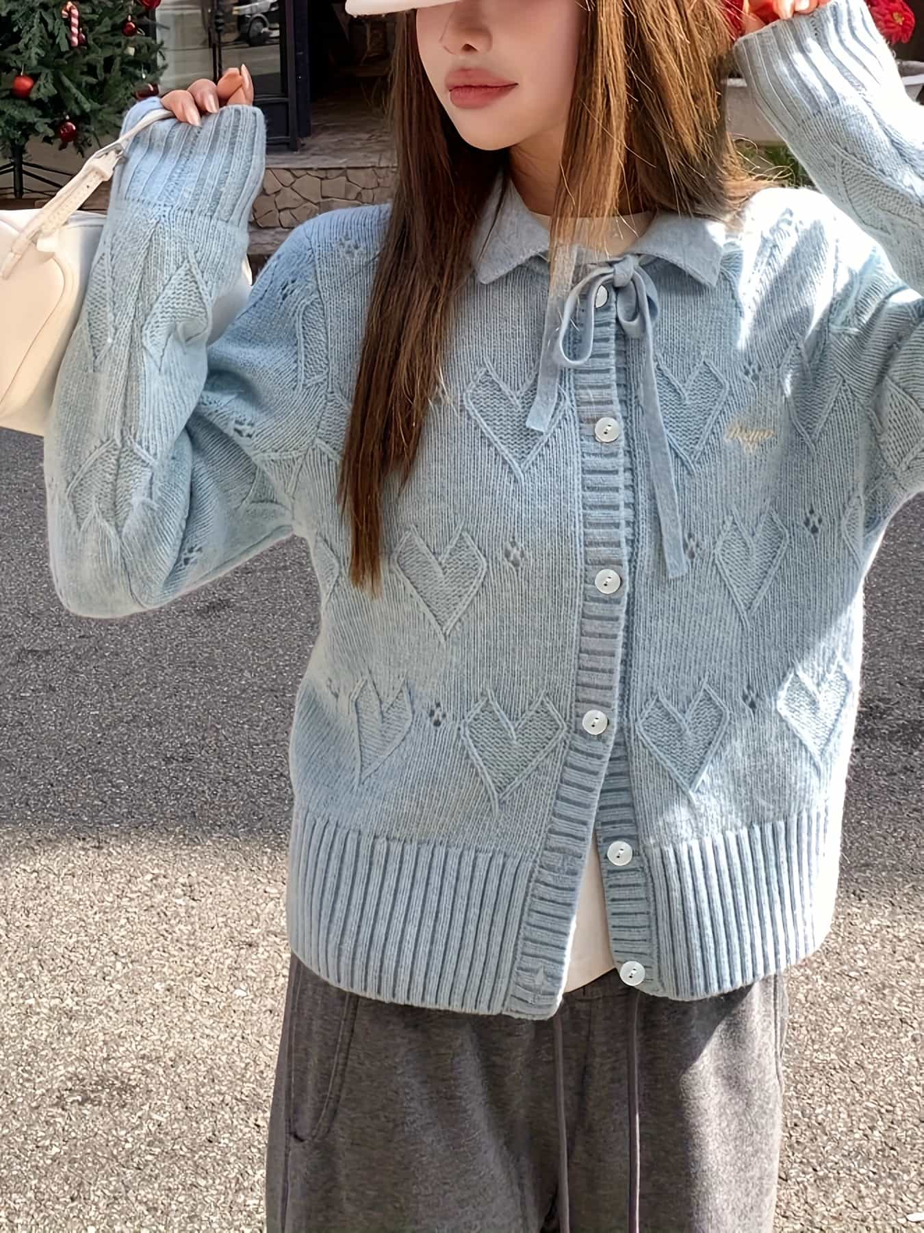 【ハート刺繍】 カーディガン レディース ニット 襟付き ポロ 襟 セーター トップス 羽織り リボン 前開き 長袖 ニットカーデ 柔らかい ゆったり 体型カバー 着痩せ 細見え 大人可愛い きれいめ フェミニン ガーリー カジュアル 韓国 秋 冬 ママコーデ デート お出かけ