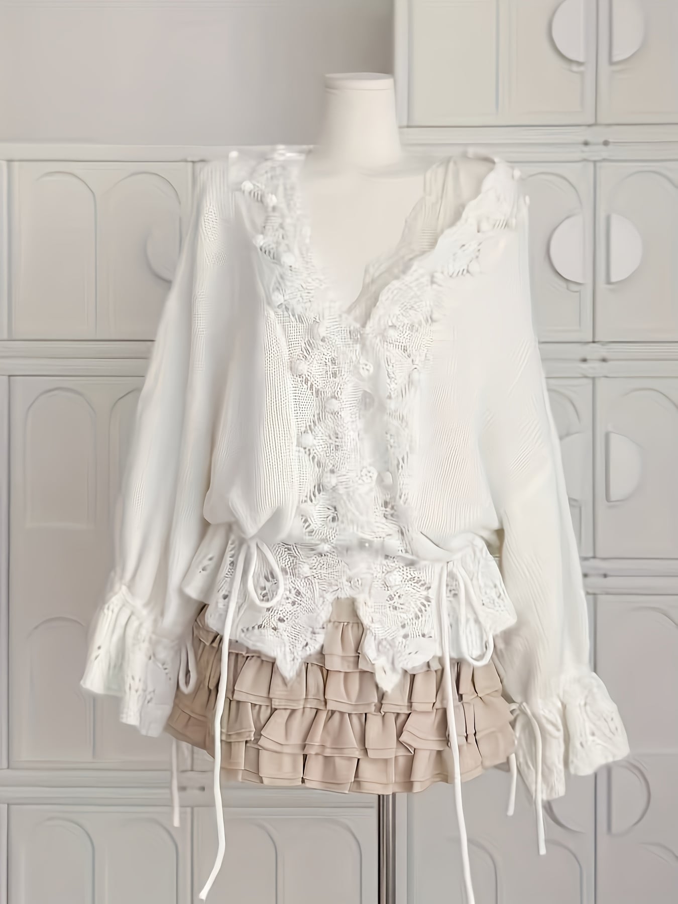 【ドロスト&times;レース】 カーディガン レディース ボレロ トップス ブラウス Vネック 羽織り 軽アウター 刺繍 シースルー 透け感 シアー レース切り替え ベルスリーブ 袖コンシャス 体型カバー 二の腕カバー 着痩せ 細見え ウエストマーク くびれ 大人可愛い キレイめ｜Yokos