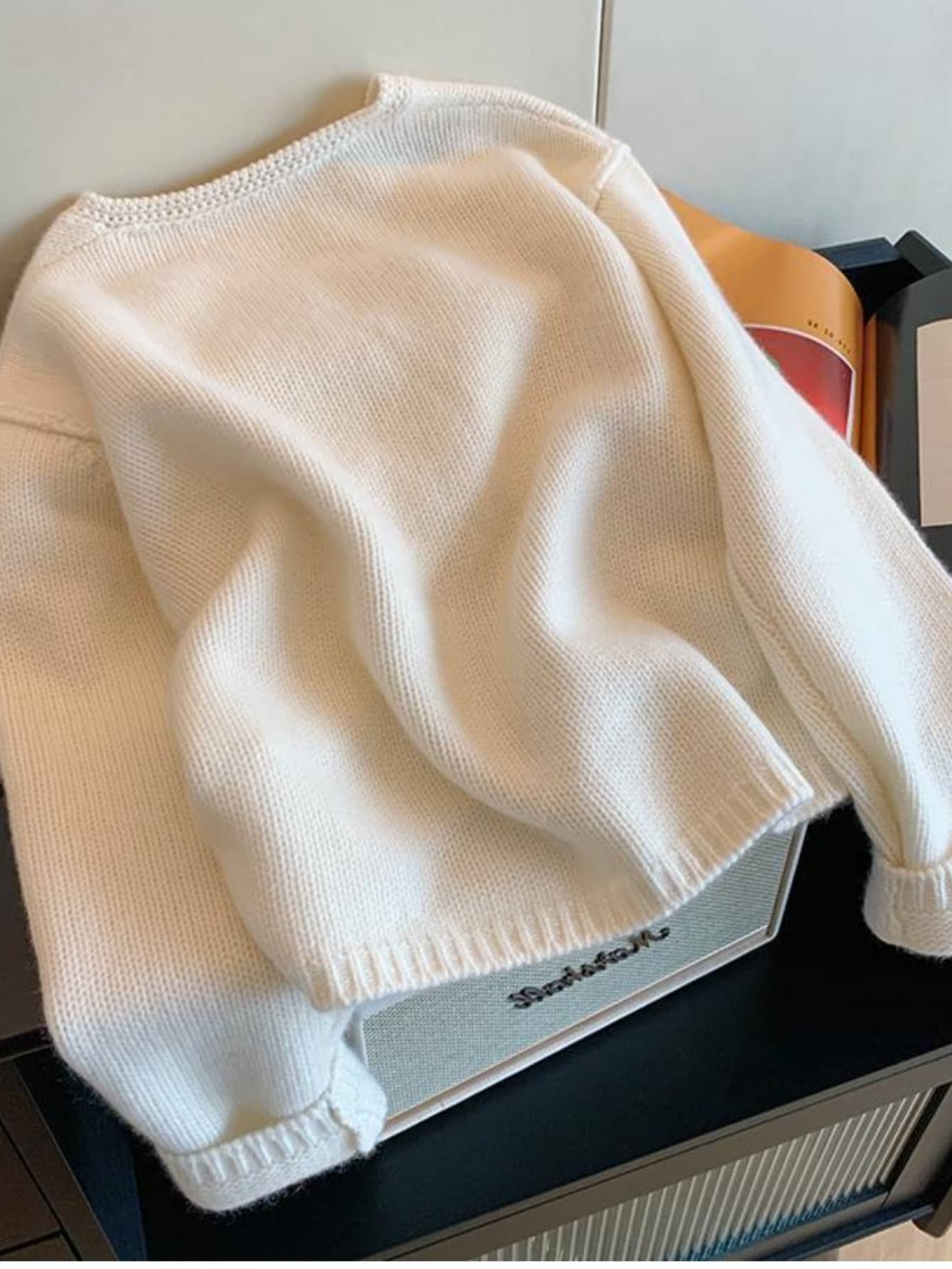【大人可愛い】 カーディガン レディース ニット セーター トップス 前開き 長袖 クルーネック 丸首 刺繍 アイスクリーム 柔らかい 羽織り カジュアル きれいめ 体型カバー 着痩せ 細見え ゆったり 楽ちん 春 秋 冬 オフィス 通勤 通学 ママ 20代 30代 40代 ホワイト