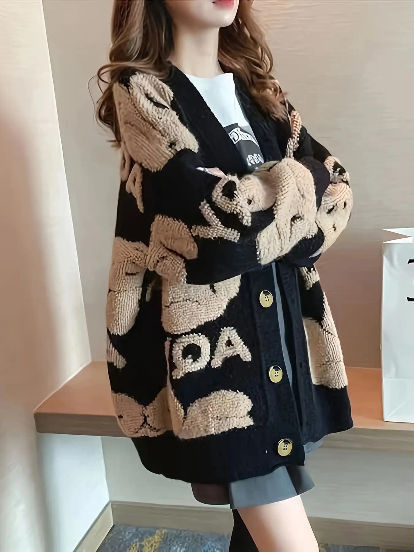【ロゴニット】 カーディガン レディース 厚手 Vネック ニットカーディガン 羽織り トップス セーター 前開き アウター 英字 総柄 配色 ジャガード ビッグシルエット オーバーサイズ ゆったり 大きいサイズ 体型カバー 着痩せ 細見え 暖かい 防寒 カジュアル きれいめ｜Yokos 8,359円