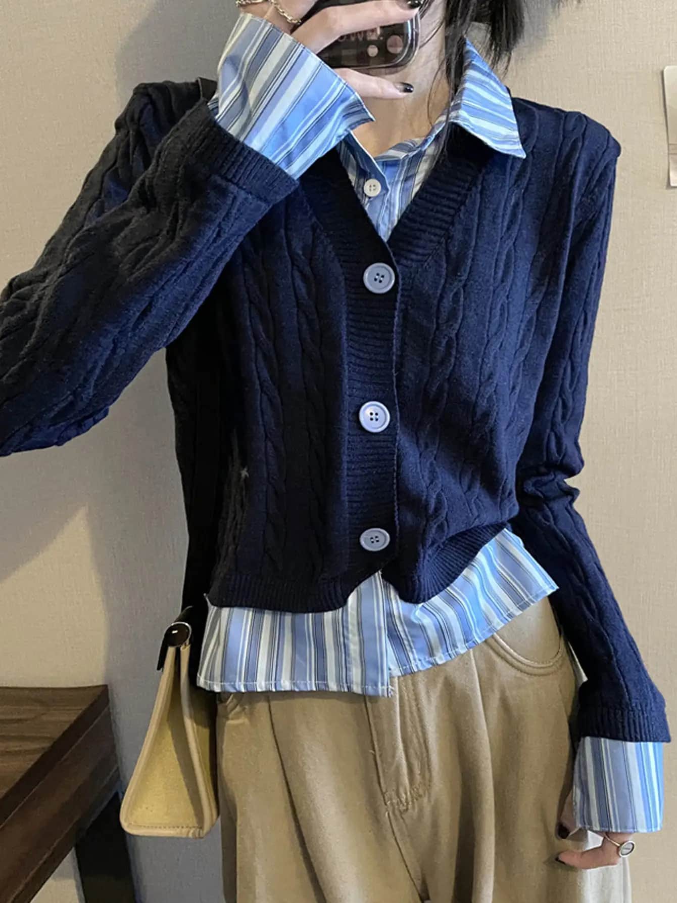 【重ね着風】 ニット セーター レディース 襟付き ストライプ シャツ 切り替え フェイクレイヤード ケーブル編み トップス ブラウス 長袖 異素材 ドッキング プルオーバー 事務服 カジュアル きれいめ 大人可愛い オフィス 通勤 OL ポロ襟 春 秋 冬 着痩せ 細見え