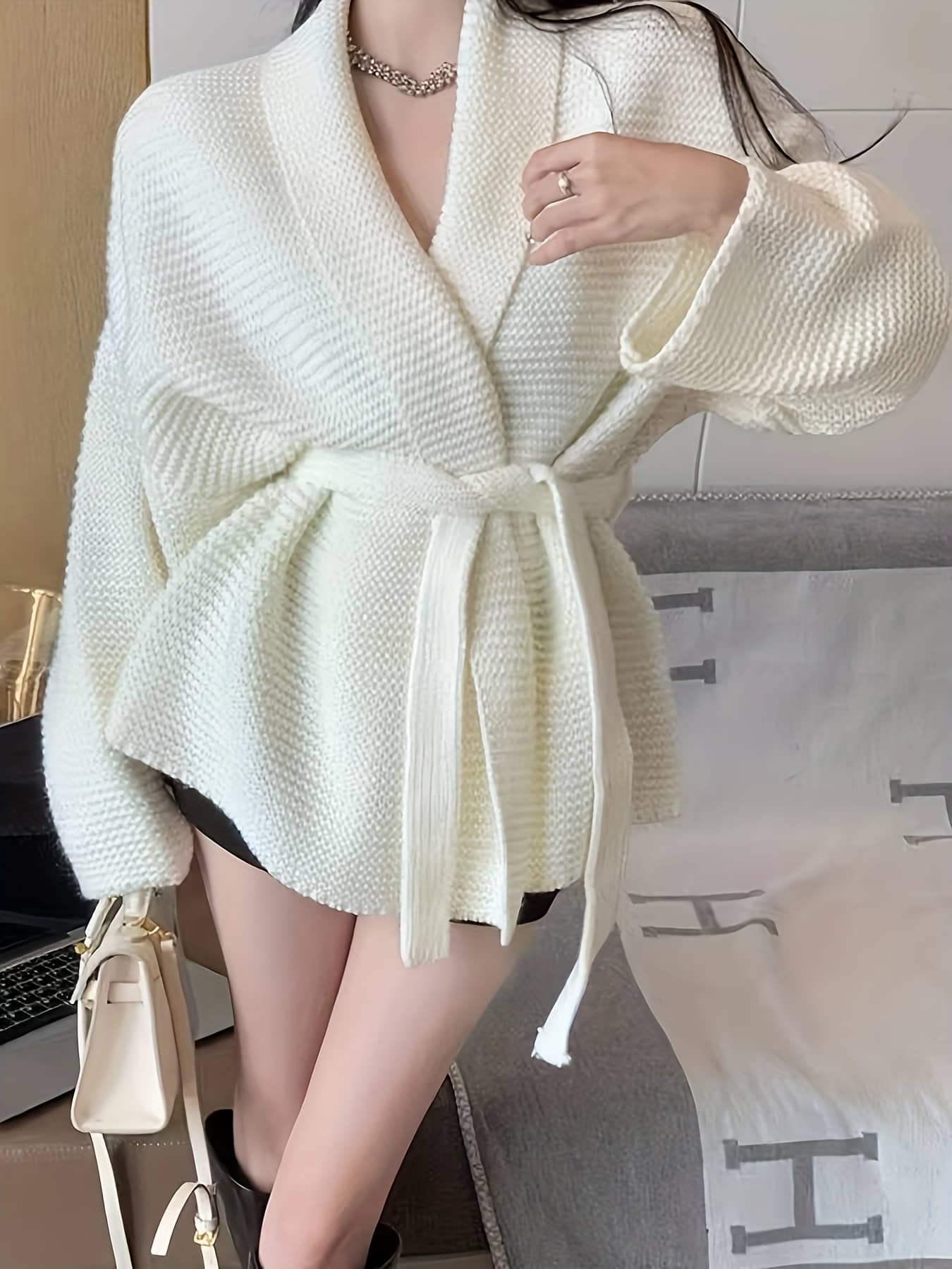 【大人可愛い】ニット カーディガン レディース 秋冬 厚手 柔らかい カーデ 羽織り ウエストマーク リボン Ｖネック セーター トップス 長袖 襟付き 前開き ニットカーデ ガウン コーディガン ざっくり ローゲージ ボリューム袖 体型カバー 着痩せ 細見え 華奢見せ