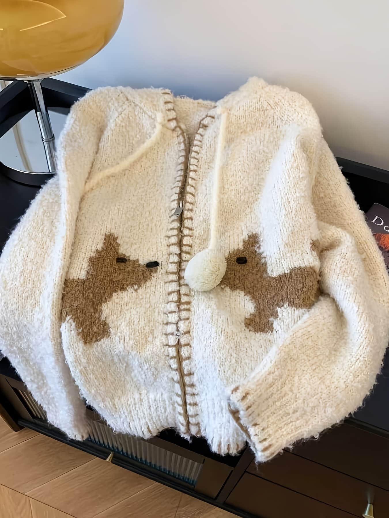 【大人可愛い】ニット カーディガン パーカー レディース ジップアップ アニマル柄 犬 ワンちゃん フーディー 厚手 羽織り 暖かい 長袖 防寒 秋冬 ルームウェア 部屋着 ゆるニット オーバーサイズ ビッグシルエット 体型カバー 華奢見え ポンポン フード付き 柔らかい