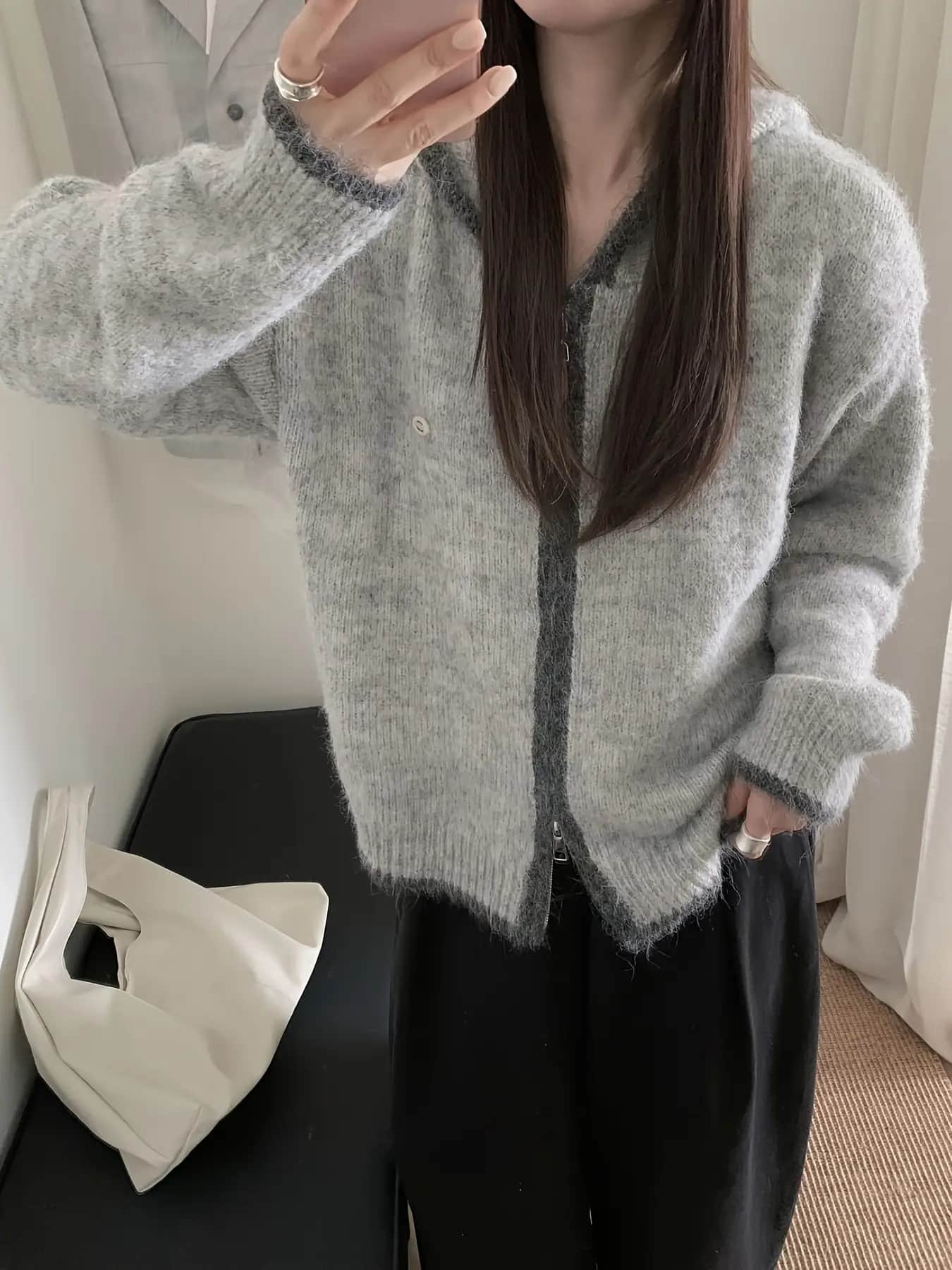 ニット カーディガン レディース フード付き ジップアップ パーカー セーター 配色 バイカラー シャギーニット 起毛 モヘアタッチ ふわふわ 暖か トップス アウター 羽織り オーバーサイズ ゆったり 体型カバー 着痩せ 韓国ファッション カジュアル 通勤 秋 冬 グレー｜Yokos
