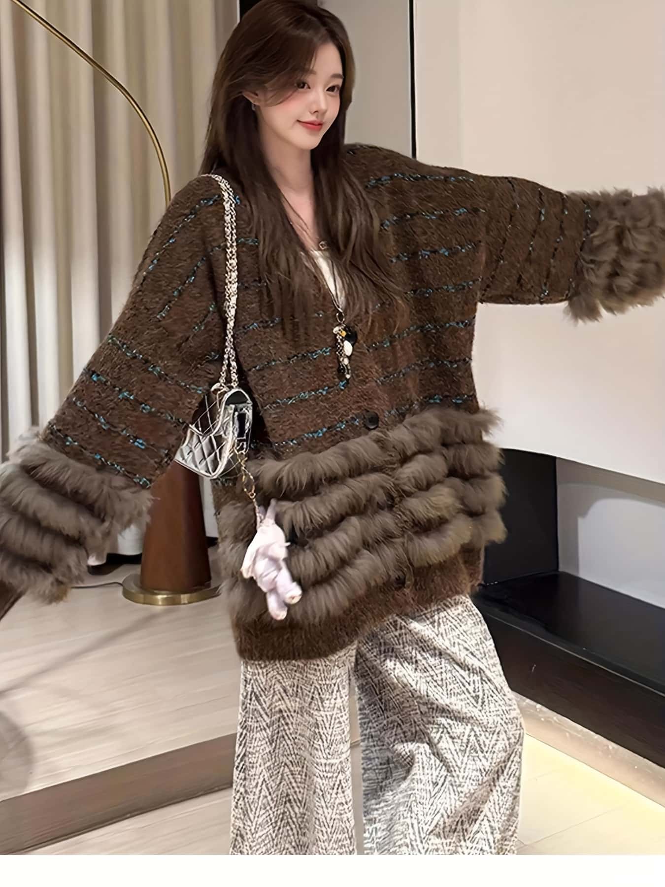 ニット カーディガン レディース 厚手 フェイクファー エコファー 切替 ドッキング 羽織り セーター 秋 冬 長袖 前開き Ｖネック ざっくり チュニック丈 お尻が隠れる 体型カバー 着痩せ 暖かい 防寒 ゆるシルエット 大人可愛い きれいめ 韓国ファッション 20代 30代