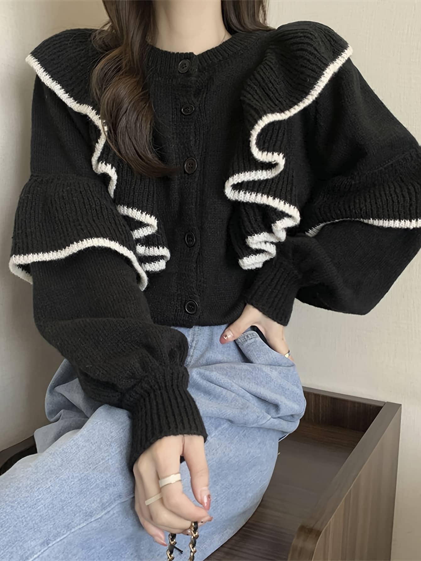 【大人可愛い】カーディガン ニット レディース フリル 配色 バイカラー クルーネック 丸首 トップス 羽織り 前開き 長袖 ボリューム袖 ぽわん袖 セーター 暖かい 厚手 ゆったり 体型カバー 二の腕カバー 着痩せ 細見え 楽ちん 通勤 オフィス OL デート カジュアル