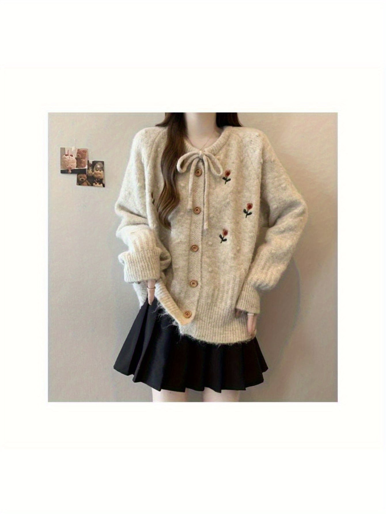 【大人可愛い】 カーディガン レディース ニットカーディガン トップス 羽織り 長袖 クルーネック 刺繍 花柄 リボン 前開き ボタン 厚手 ゆったり 大きいサイズ 体型カバー 二の腕カバー 着痩せ レトロ ナチュラル 春 秋 冬 通勤 通学 お出かけ