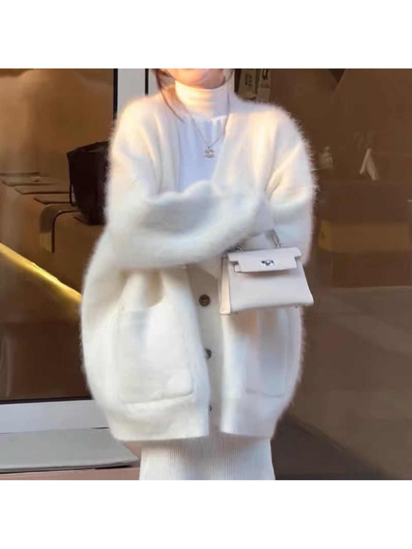 【モヘアタッチ】 カーディガン レディース ニット シャギーニット Vネック 羽織り トップス セーター 厚手 長袖 オーバーサイズ ビッグシルエット ゆったり ゆるニット アウター 釦 前開き ポケット付き ボリューム袖 もこもこ ふわふわ 柔らかい 暖か 防寒 秋 冬