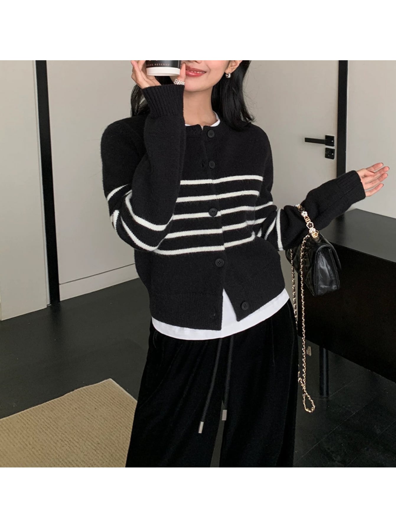 ボーダー カーディガン レディース 春 ニット セーター クルーネック 長袖 トップス 配色 バイカラー 丸首 羽織り 前開き ボタン付き ニットカーデ 柔らかい 伸縮性 重ね着 レイヤード 20代 30代 40代 50代 大人 体型カバー 着痩せ 細見え 華奢見え カジュアル