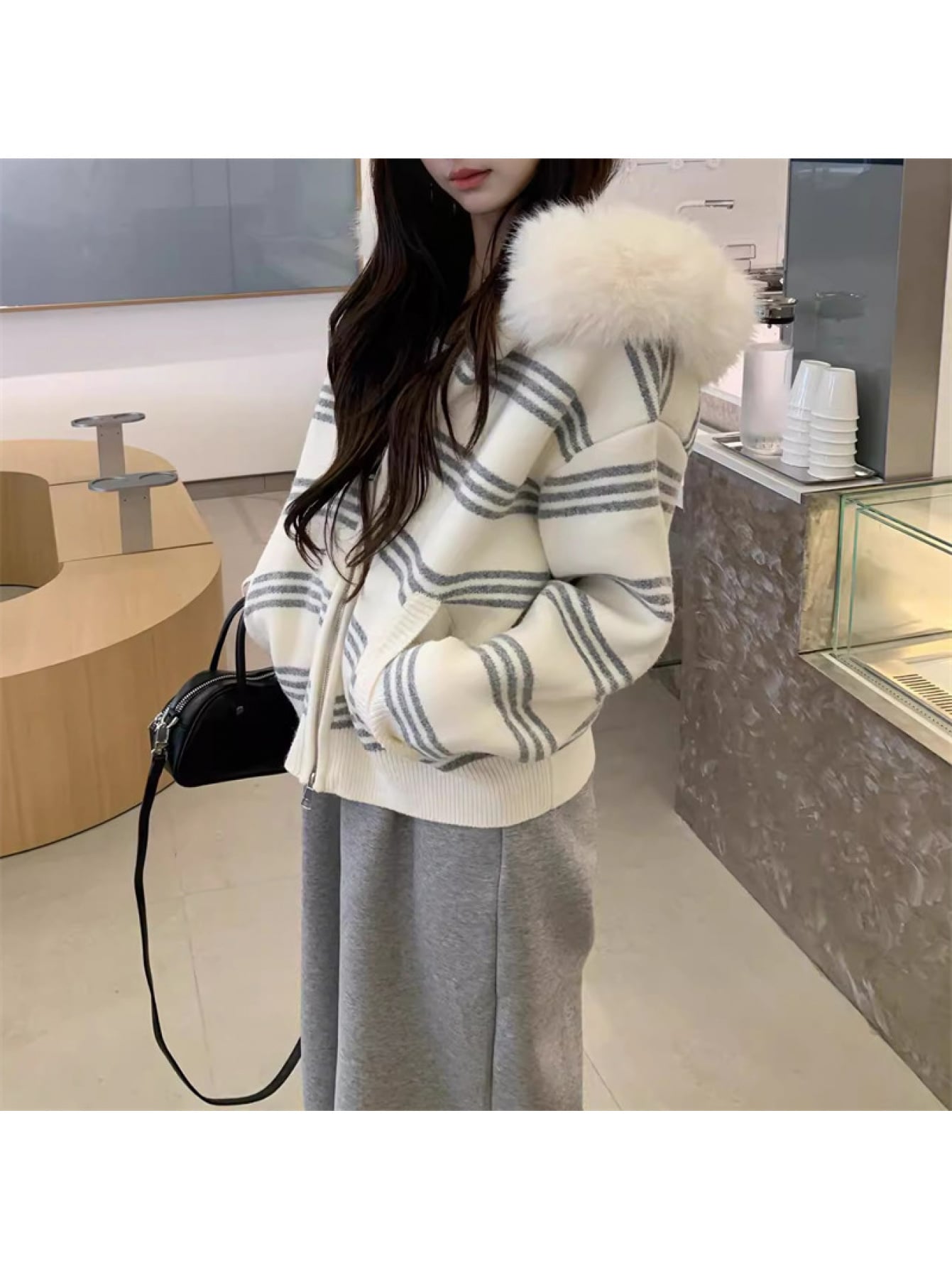 【ファー付き】ボーダー ニット パーカー レディース ジップアップ カーディガン セーター 厚手 アウター 暖かい ビッグシルエット オーバーサイズ ゆったり もこもこ 部屋着 体型カバー 小顔効果 着痩せ 秋 冬 長袖 フード フェイクファー カジュアル きれいめ 羽織り