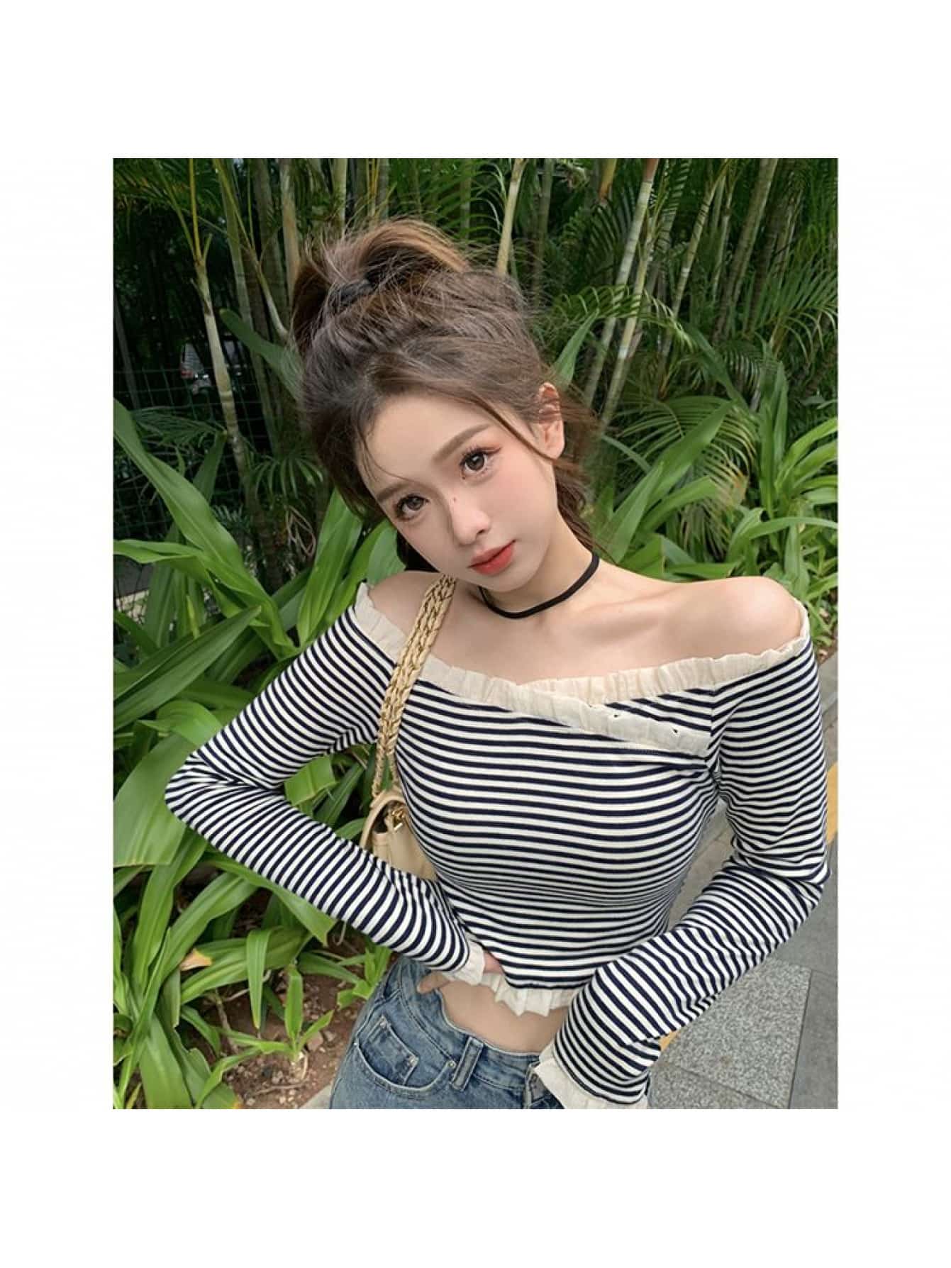 【大人可愛い】オフショルダー Ｔシャツ 長袖 ボーダー柄 フリル レース カットソー トップス レディース 肩出し ロンＴ ティーシャツ プルオーバー ショート丈 タイト スリム 細身 着痩せ 美ライン 鎖骨見え デコルテ 伸縮 ストレッチ 韓国ファッション カジュアル
