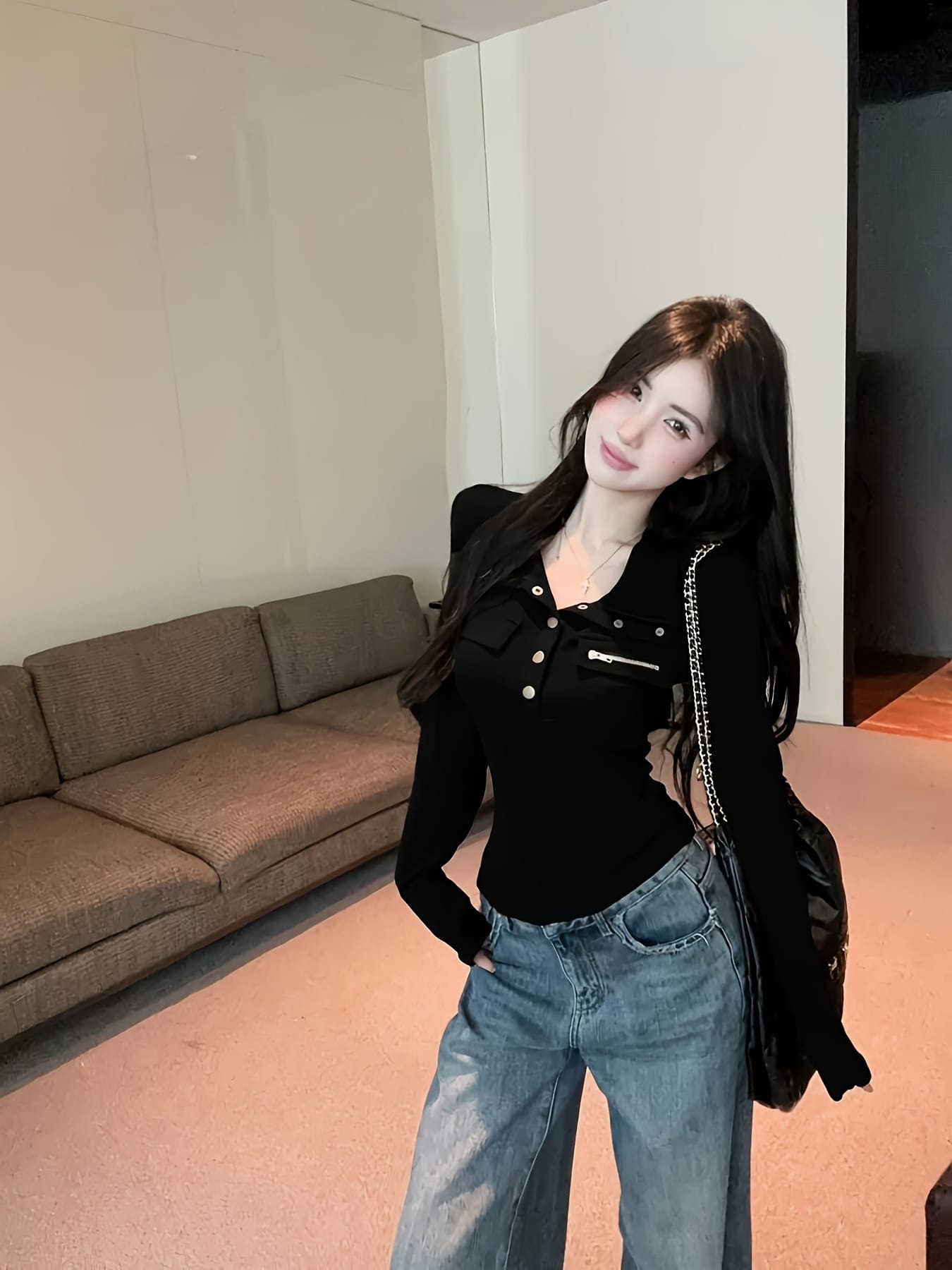 【韓国風デザイン】ロンT レディース 長袖 トップス タイト 襟付き ポロネック ボタン カットソー Tシャツ インナー ギャル服 ストリート モード系 着痩せ 細見え 痩せ見え くびれ スリムフィット ボディコン 伸縮性 ストレッチ きれいめ カジュアル 無地 黒 ブラック
