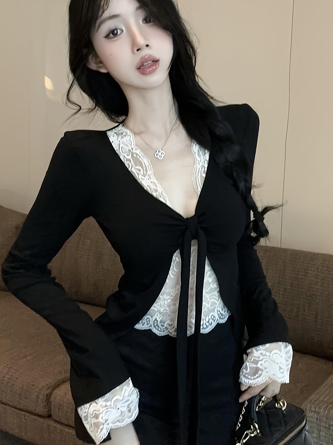 【大人可愛い】トップス レディース 長袖 カットソー Tシャツ ロンT Vネック レース リボン フェイクレイヤード 重ね着風 異素材 切替 ブラウス きれいめ セクシー 着痩せ 細見え 体型カバー 洗える 春 秋 冬 オフィス 通勤 デート 清楚 韓国 ファッション 地雷系