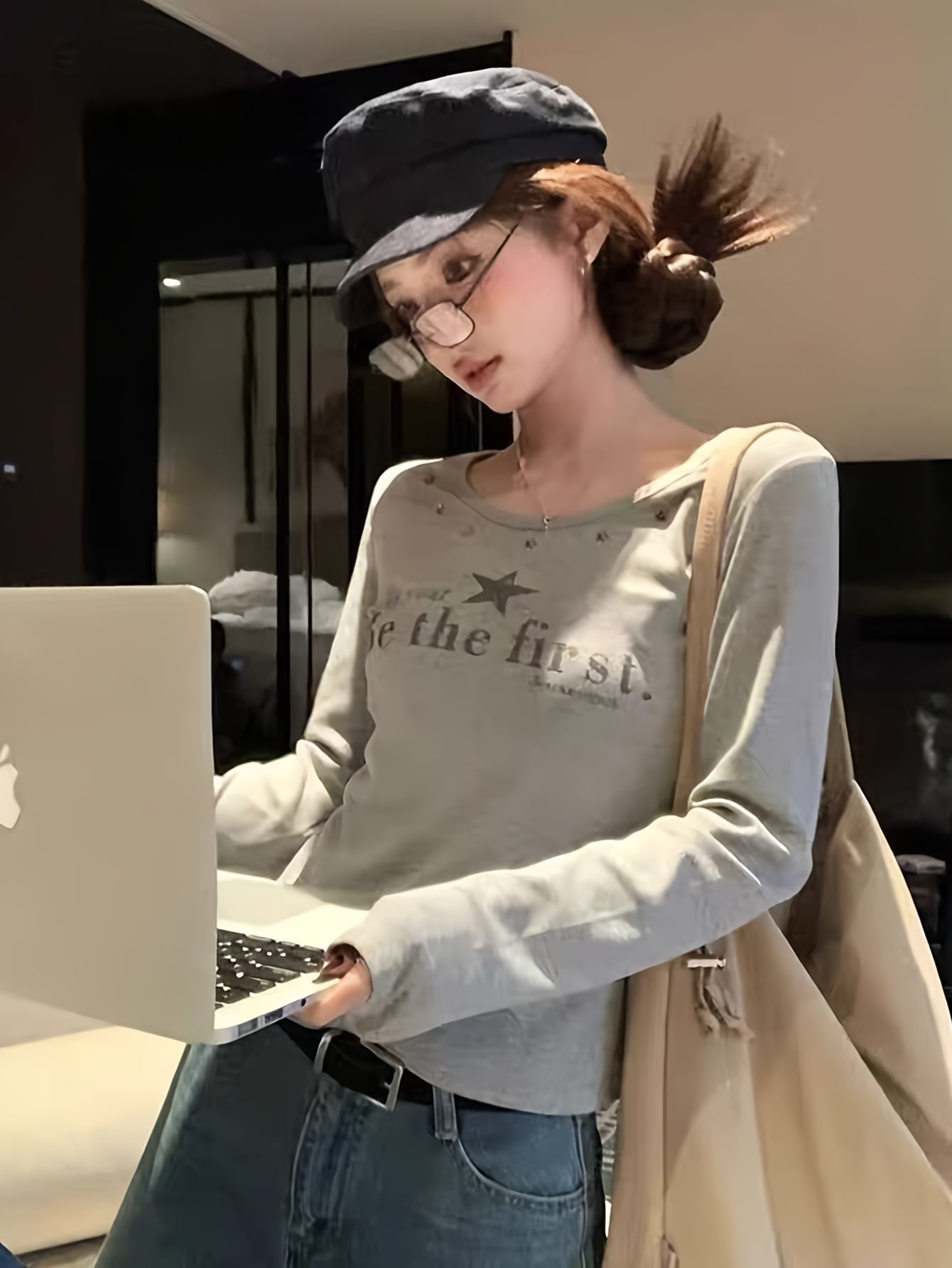 【星ロゴ】ロンT レディース 長袖 Tシャツ カットソー トップス インナー 英字 プリント 星柄 クルーネック ラウンドネック 韓国 ファッション ストリート Y2K レトロ ビンテージ風 着痩せ 細見え 体型カバー ストレッチ 伸縮性 柔らかい 薄手 重ね着 春 秋 冬 20代