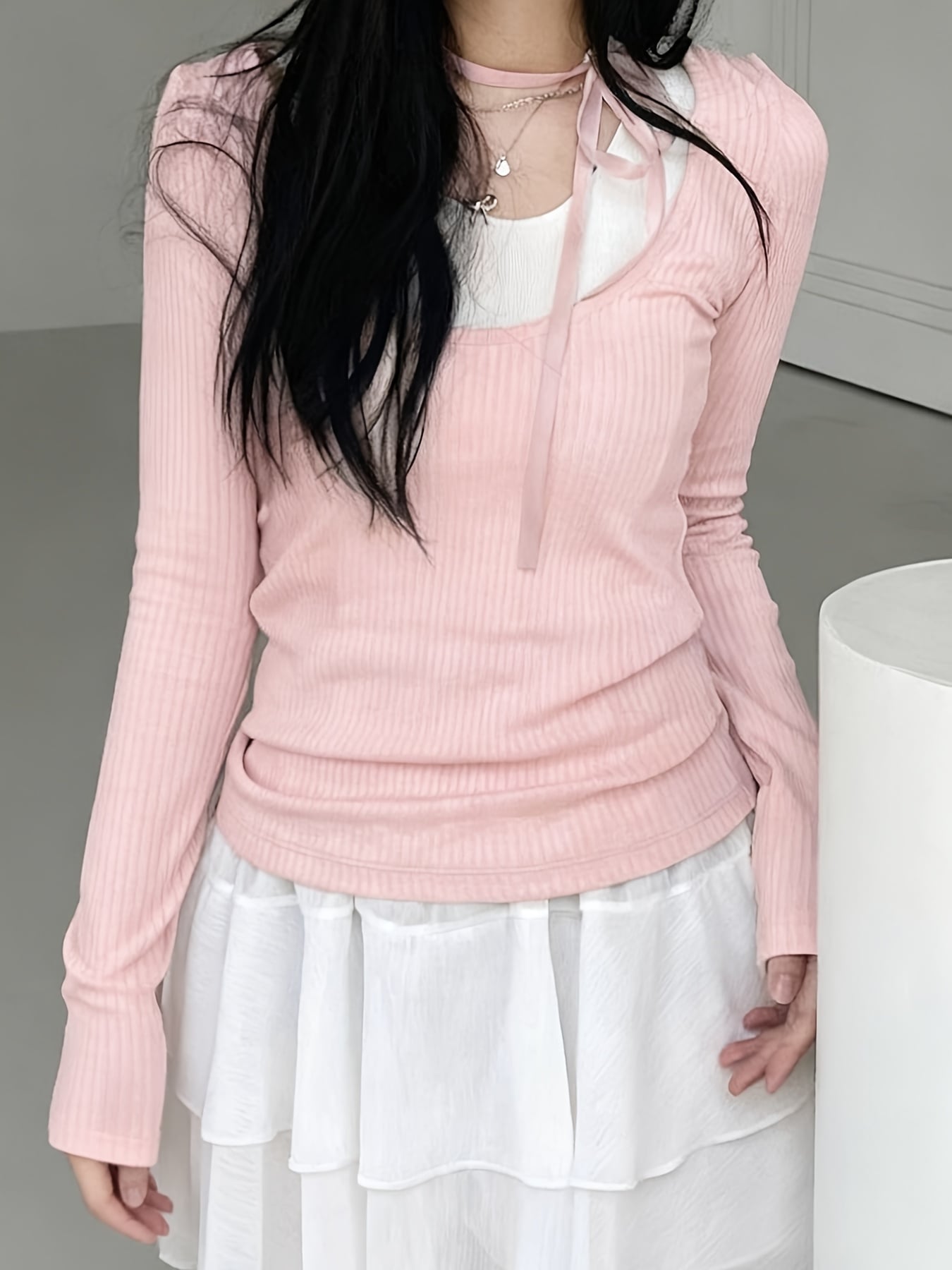 【チョーカー付】ロンT レディース トップス カットソー フェイクレイヤード 重ね着風 リボン リブニット 長袖 Tシャツ タイト スリム 着痩せ 細見え ぴったり フィット 伸縮性 ストレッチ 配色 バイカラー 大人可愛い 韓国 ファッション Y2K 地雷系 量産型 ギャル 春｜Yokos