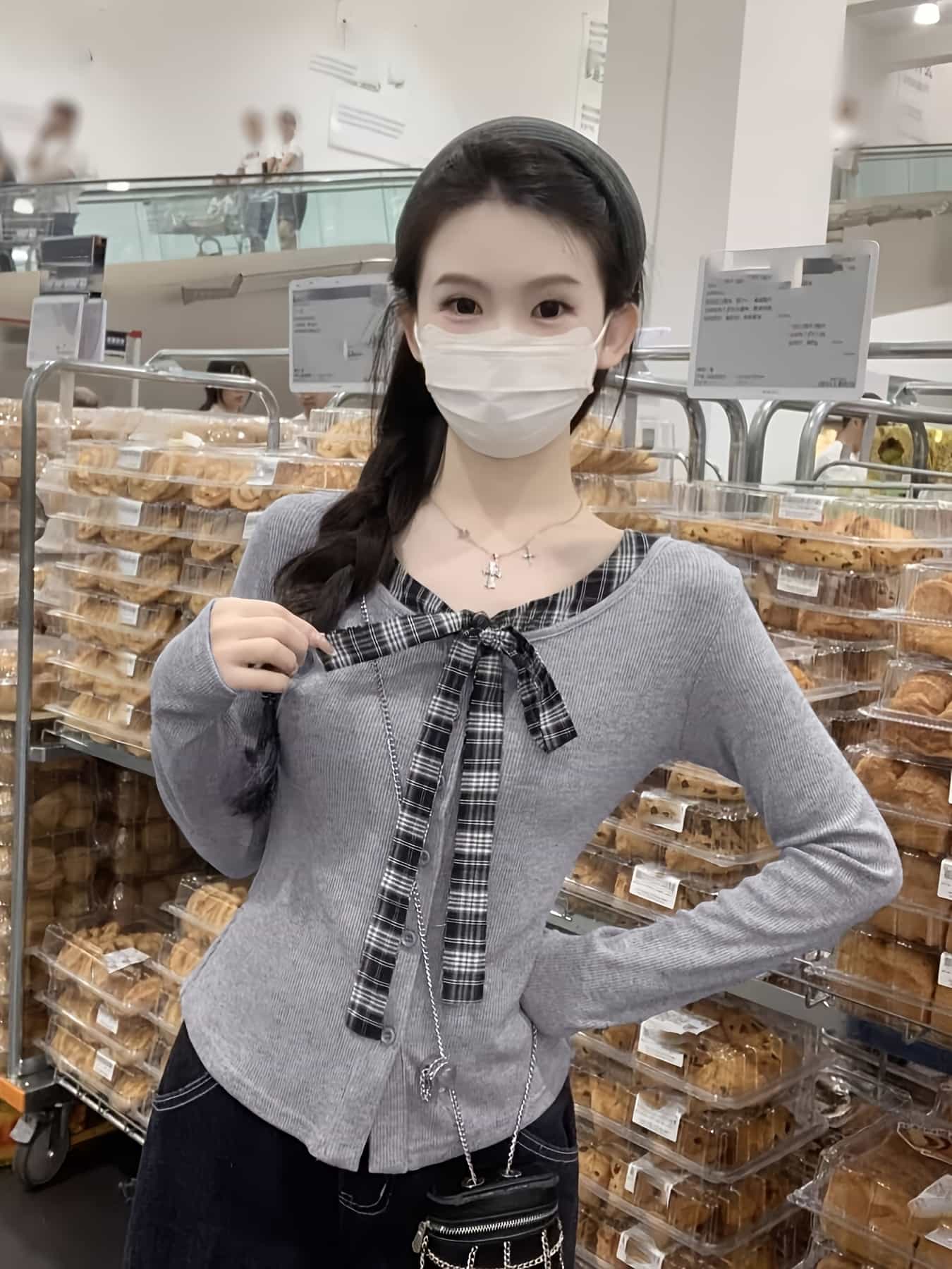 【レイヤード風】トップス レディース 長袖 チェック柄 リボン カットソー Tシャツ リブ ニットソー 襟付き風 重ね着風 飾りボタン 柔らかい 伸縮性 ストレッチ タイト スリム フィット 着痩せ 細見え 体型カバー 二の腕カバー 韓国ファッション ガーリー 春 秋 冬