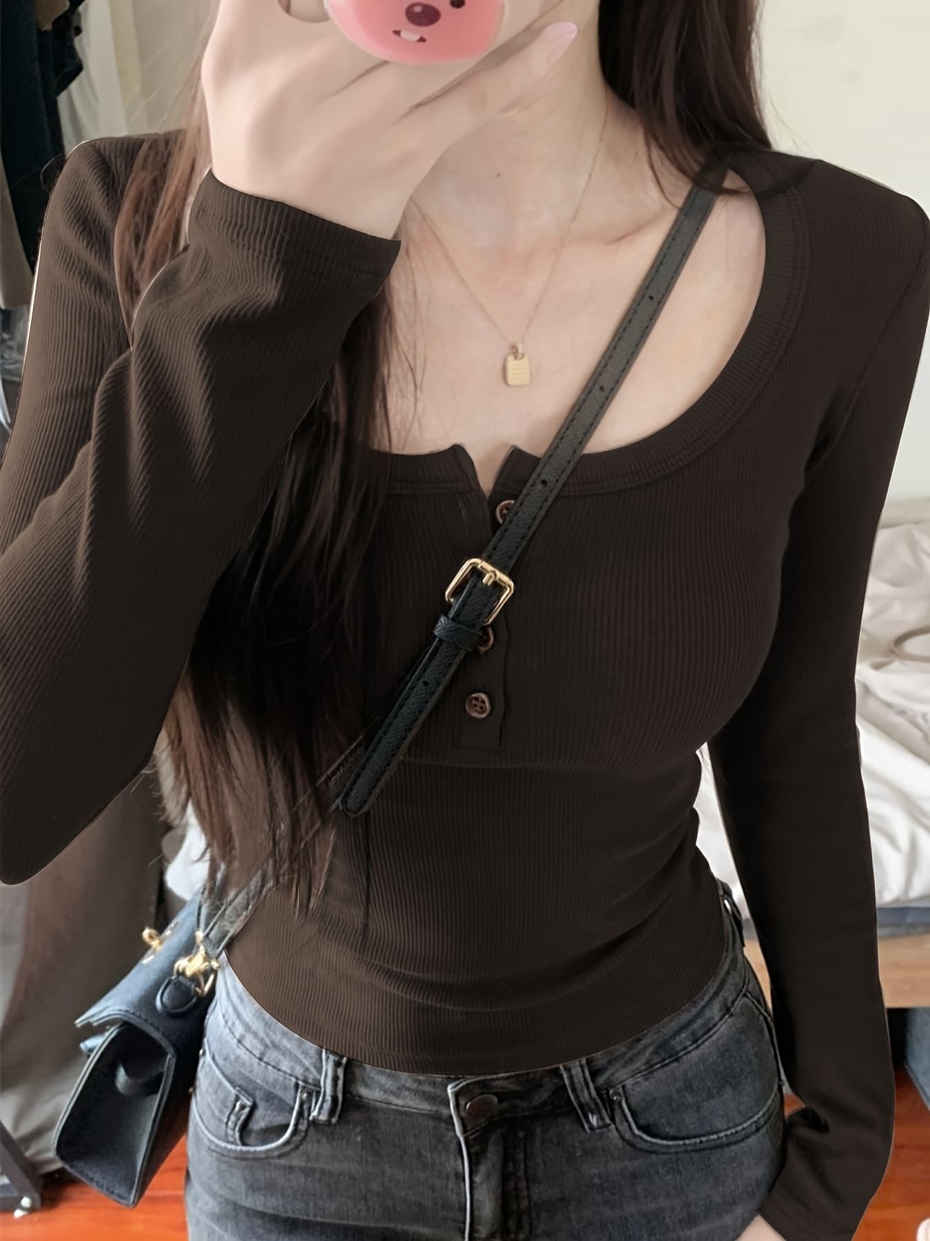 【フロントボタン】リブ カットソー Tシャツ ロンT レディース トップス インナー 長袖 ロングスリーブ プルオーバー Uネック ヘンリーネック リブ編み 無地 コンパクト タイト 細身 スリム ストレッチ 伸縮性 フィット 着痩せ 細見え 華奢見え 鎖骨 デコルテ 韓国 Y2K