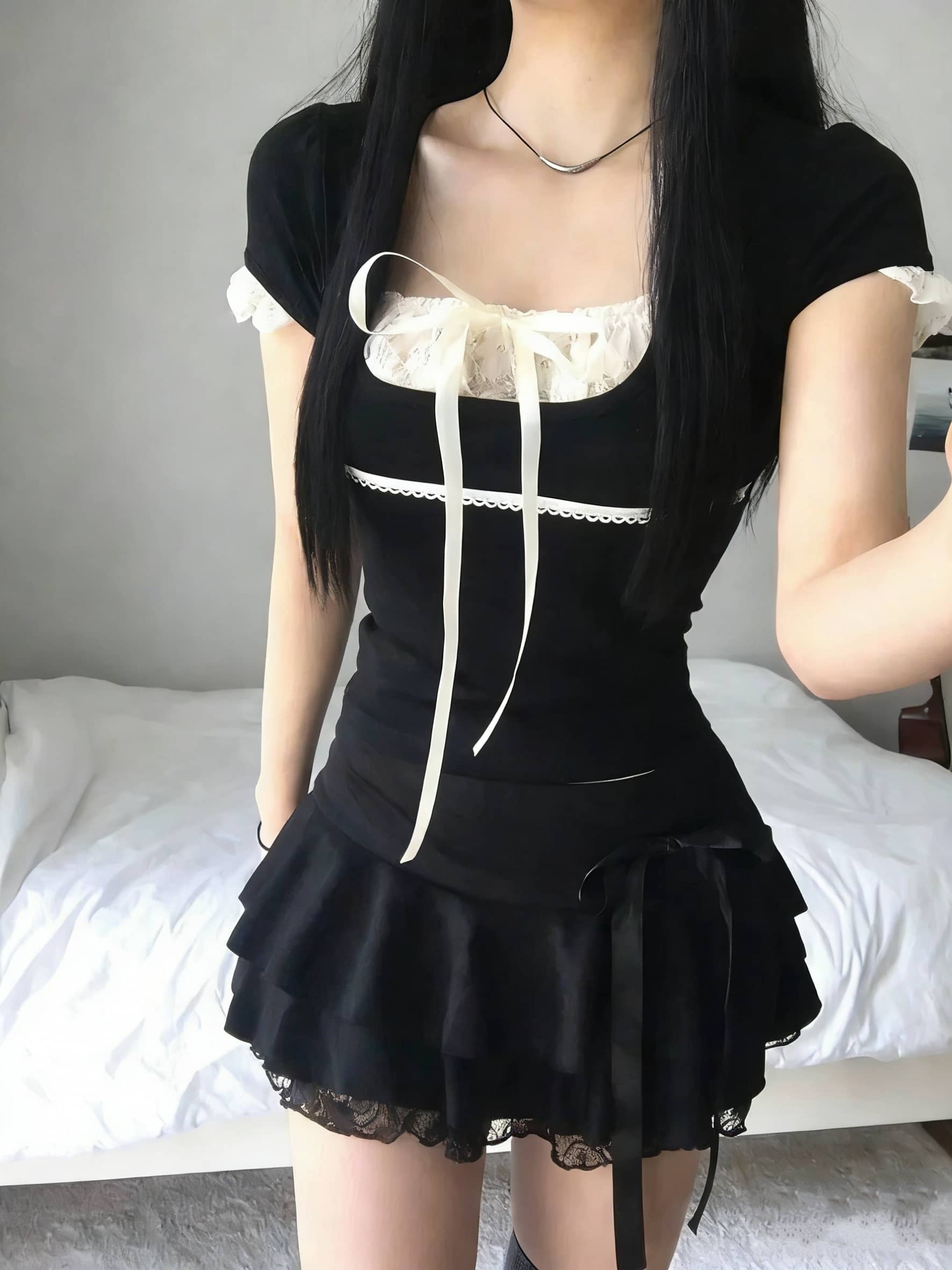 【Y2K地雷系】トップス レディース 半袖 Tシャツ カットソー レース リボン 重ね着風 フェイクレイヤード 量産型 サブカル フレンチガーリー 韓国 ファッション おしゃれ 可愛い ぴえん系 病みかわいい 姫系 春 夏 秋 細見え 着痩せ 体型カバー 小顔効果 ライブ 参戦服